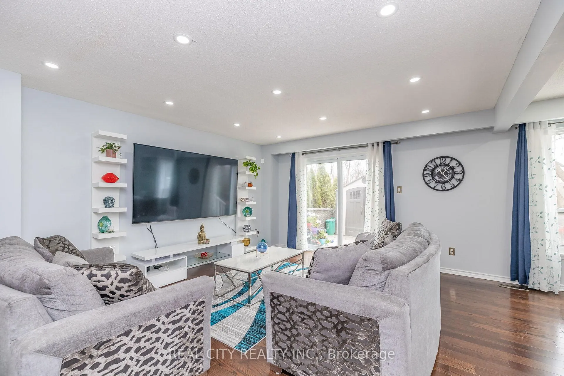 Photo 10 of 70 Majestic Crescent, Brampton, Central Park — HOMEH