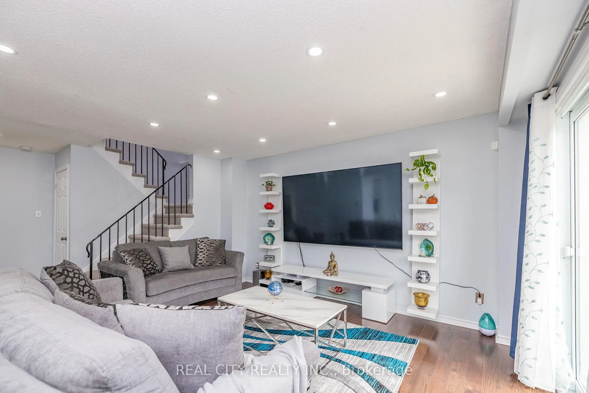 Photo 11 of 70 Majestic Crescent, Brampton, Central Park — HOMEH