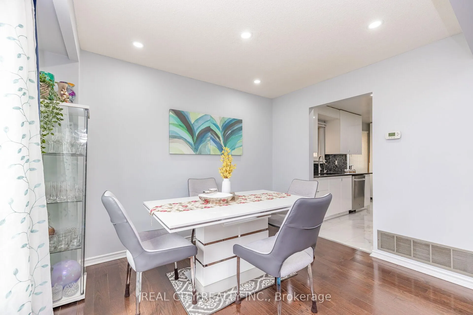Photo 13 of 70 Majestic Crescent, Brampton, Central Park — HOMEH