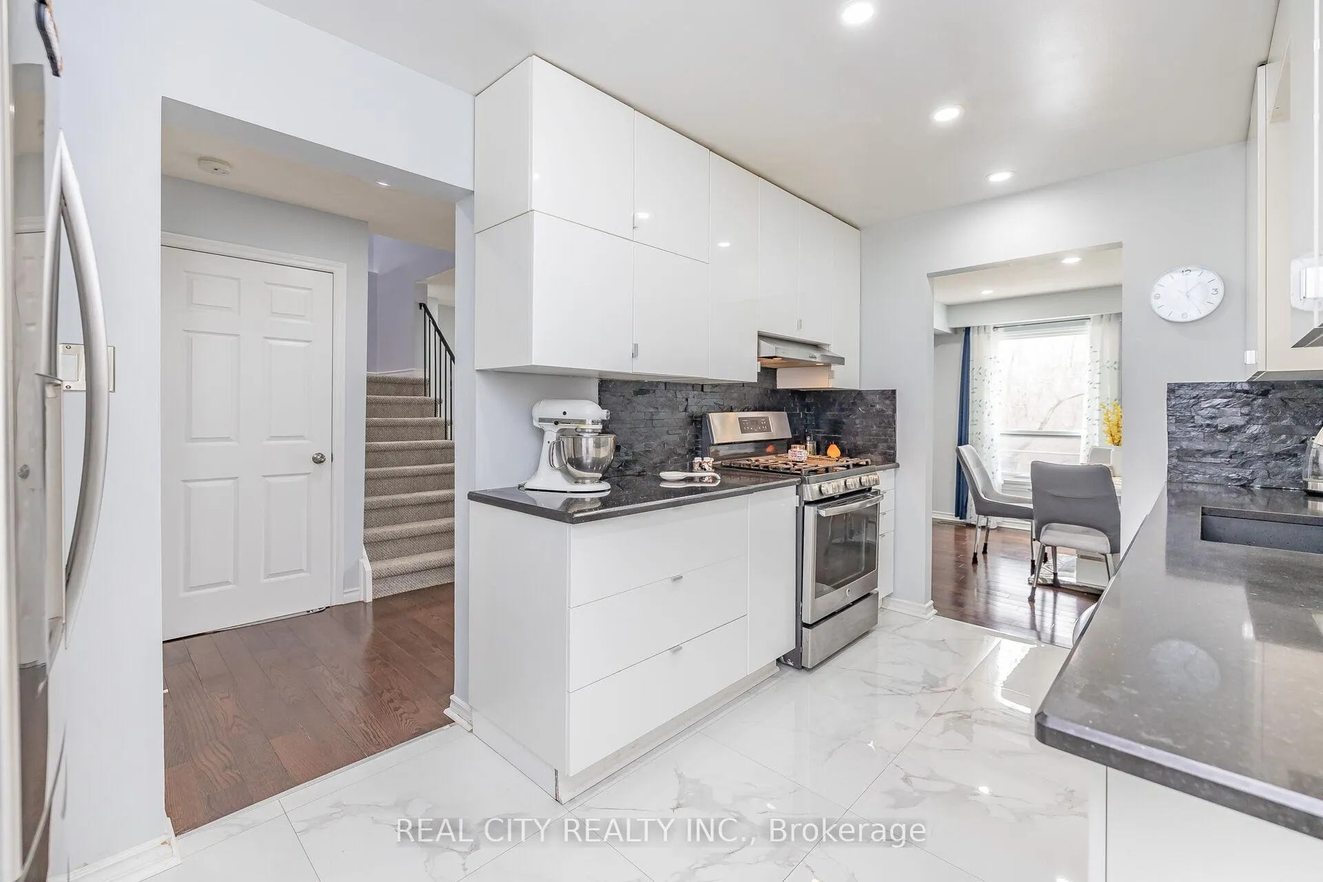 Photo 16 of 70 Majestic Crescent, Brampton, Central Park — HOMEH