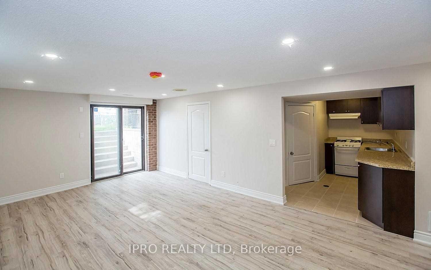 Photo 7 of 22 Norbert Road, Brampton, Brampton South — HOMEH