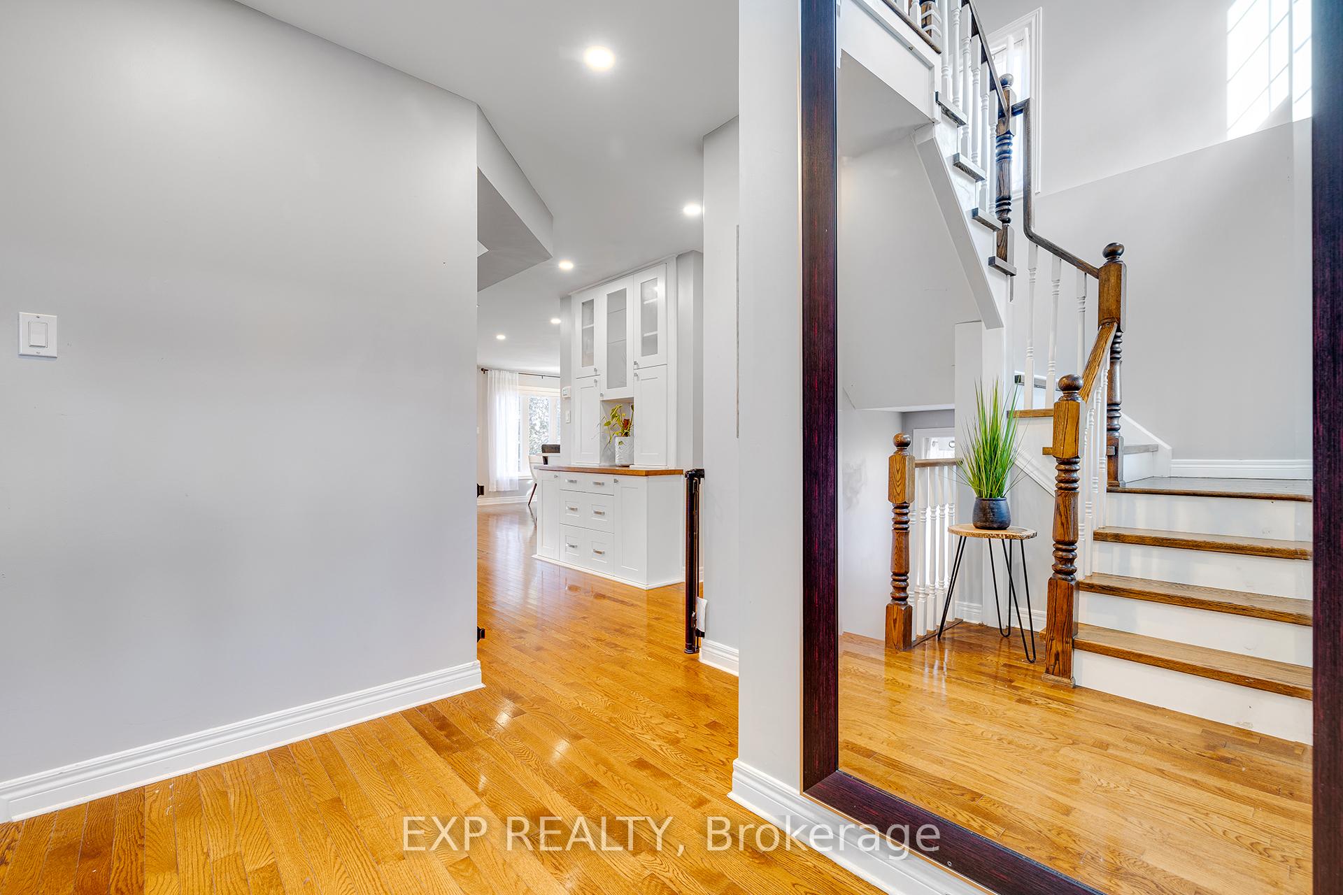 Photo 4 of 44 Pentland Road, Hamilton, Waterdown — HOMEH
