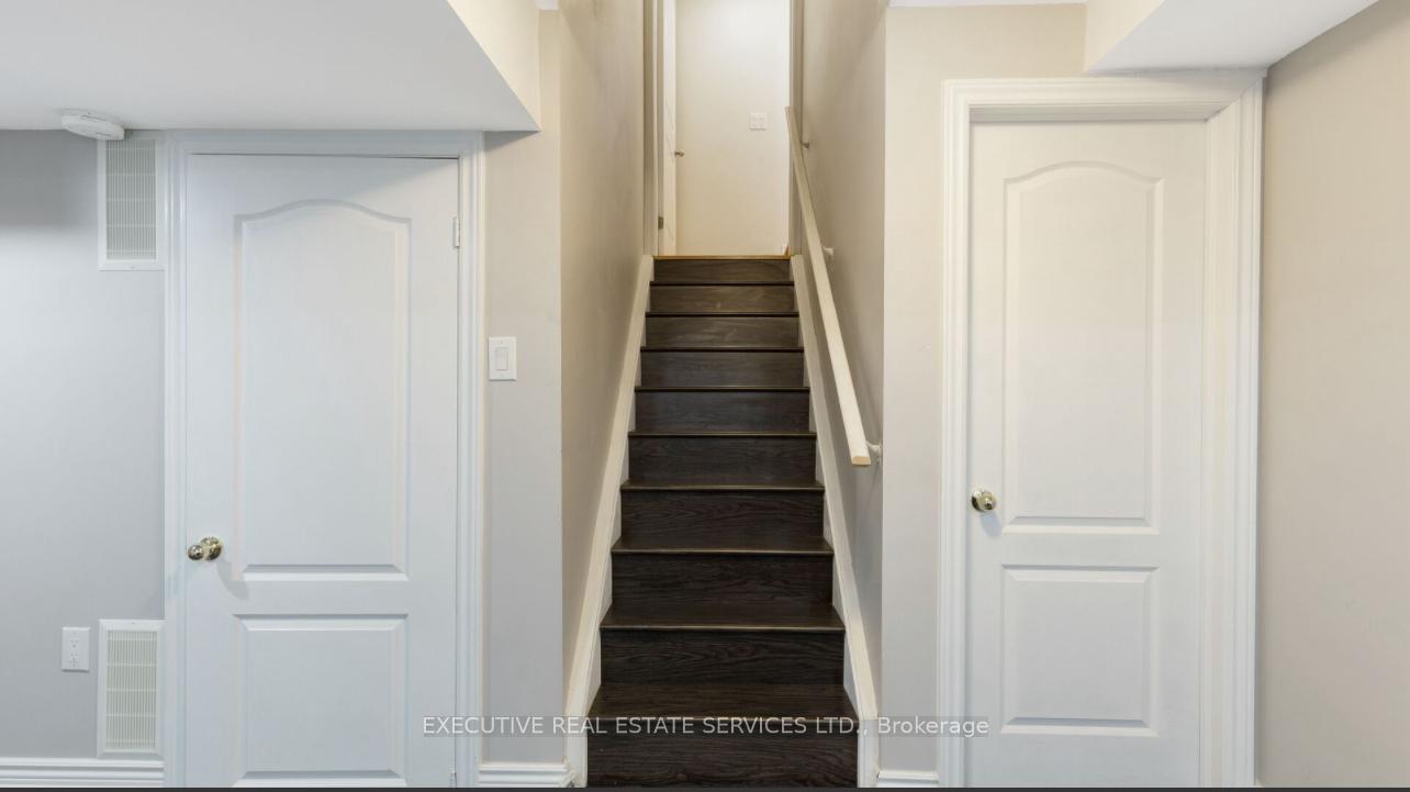 Photo 17 of 28 Merrybrook Trail, Brampton, Northwest Brampton — HOMEH