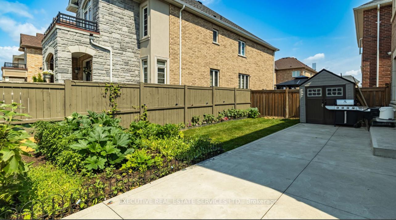 Photo 15 of 28 Merrybrook Trail, Brampton, Northwest Brampton — HOMEH