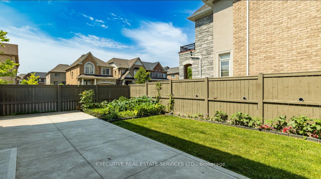 Photo 38 of 28 Merrybrook Trail, Brampton, Northwest Brampton — HOMEH
