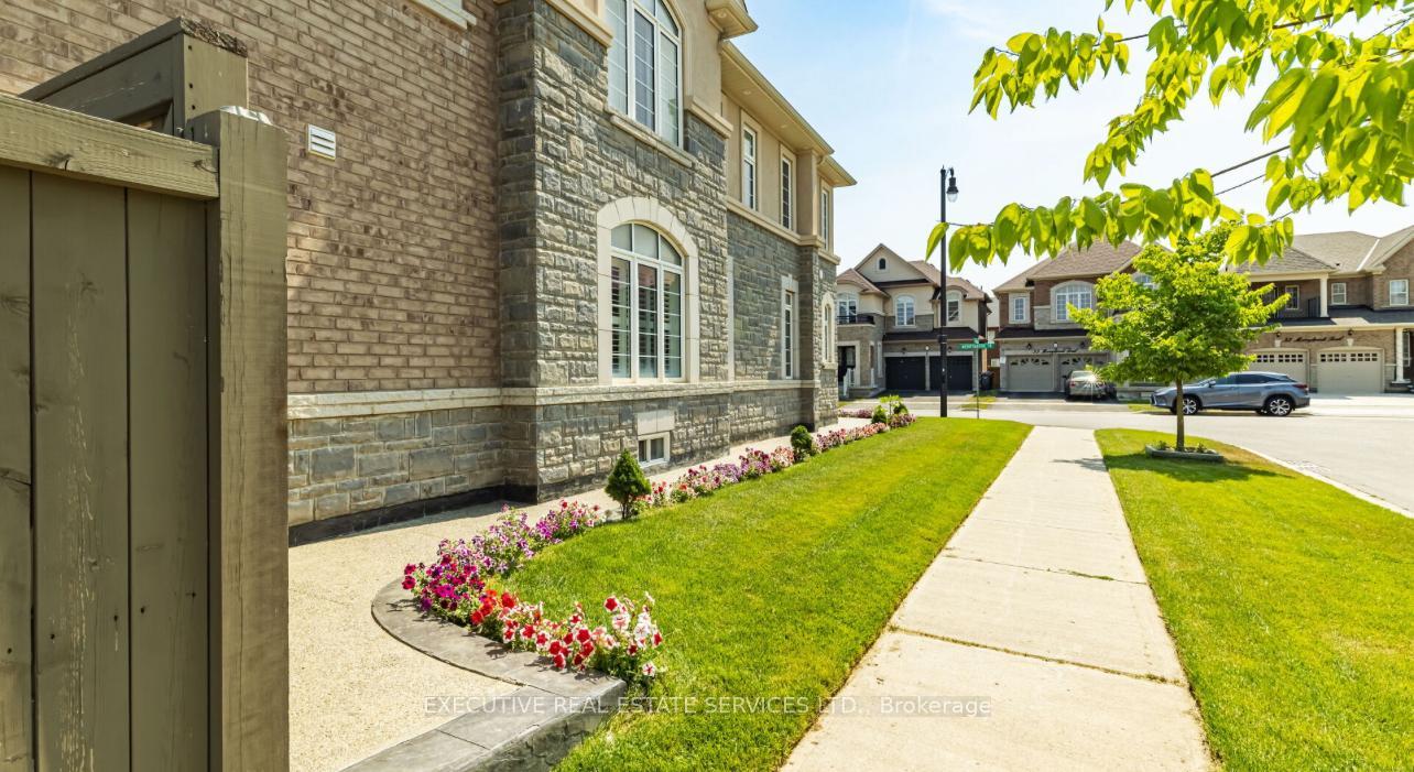 Photo 46 of 28 Merrybrook Trail, Brampton, Northwest Brampton — HOMEH