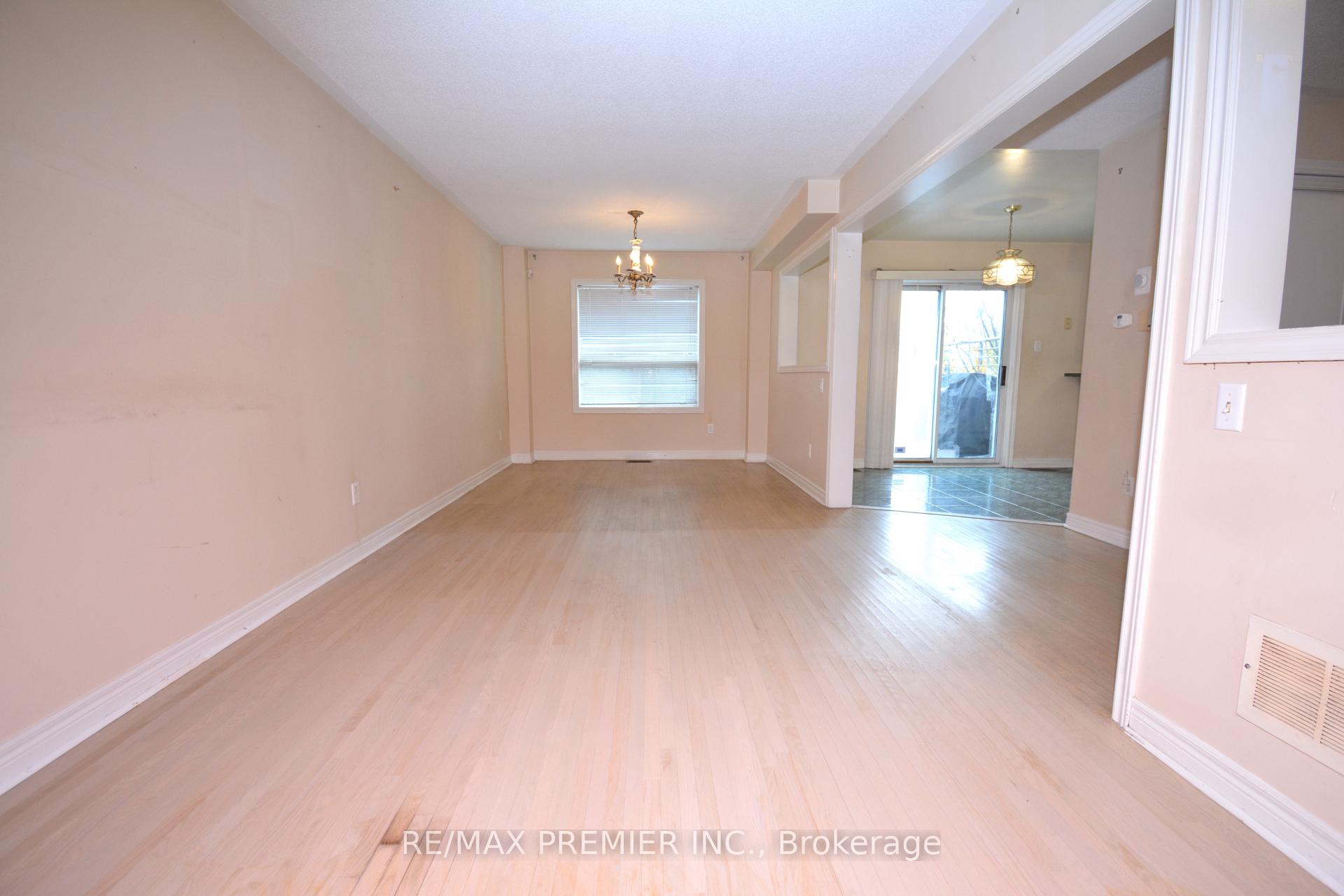 Photo 6 of 77 Stonebriar Drive, Vaughan, Maple — HOMEH