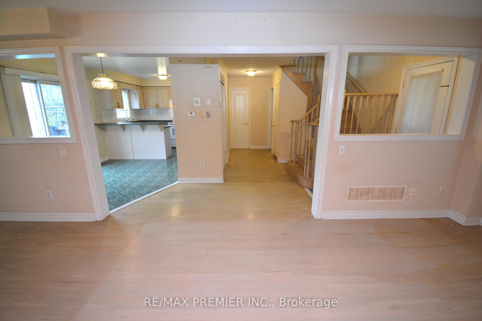 Photo 7 of 77 Stonebriar Drive, Vaughan, Maple — HOMEH