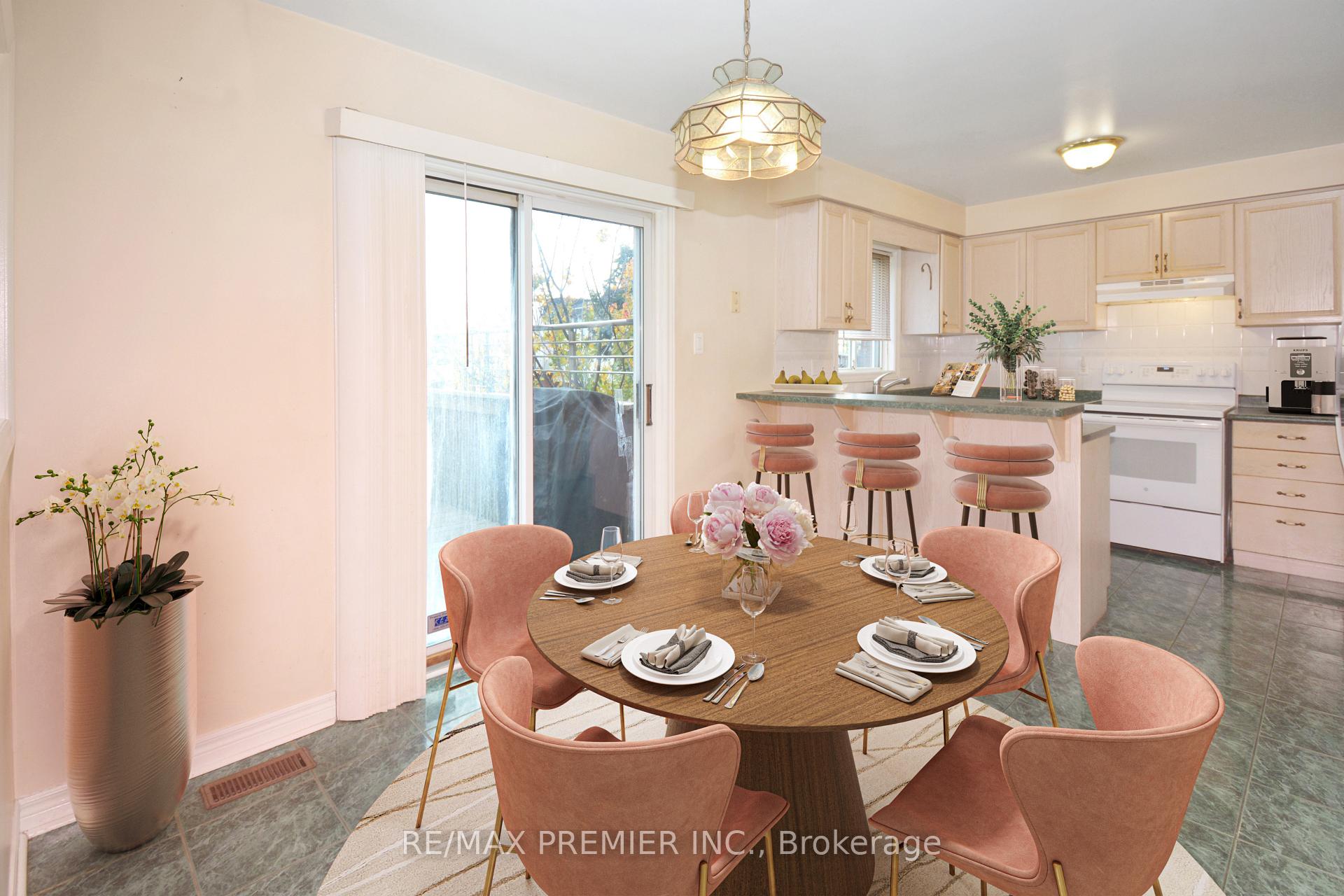 Photo 8 of 77 Stonebriar Drive, Vaughan, Maple — HOMEH
