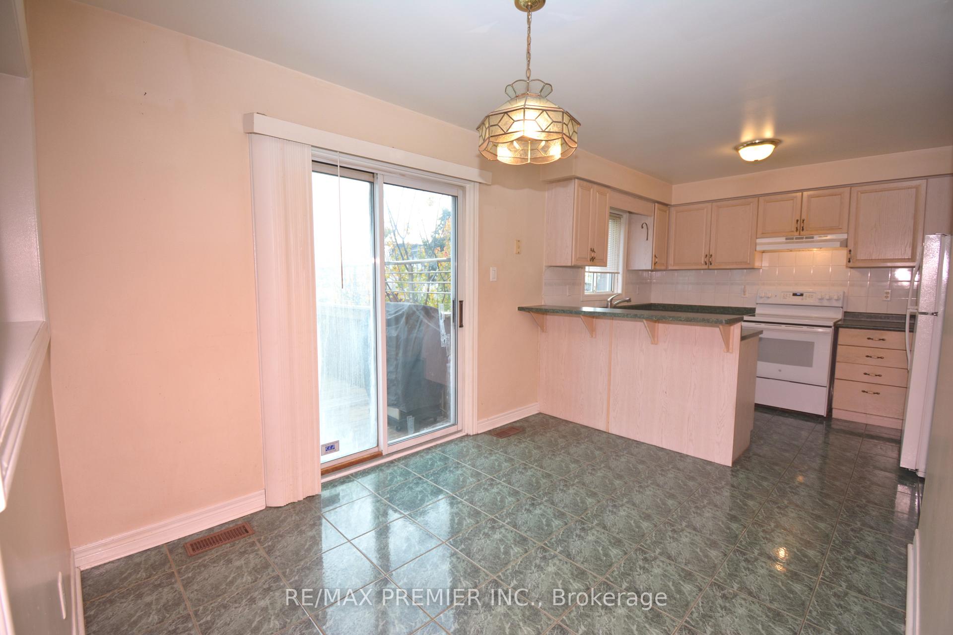Photo 9 of 77 Stonebriar Drive, Vaughan, Maple — HOMEH