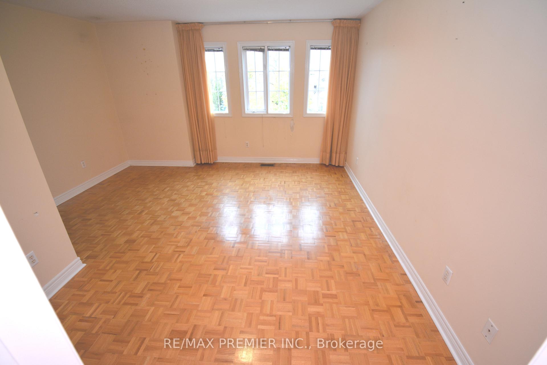 Photo 11 of 77 Stonebriar Drive, Vaughan, Maple — HOMEH