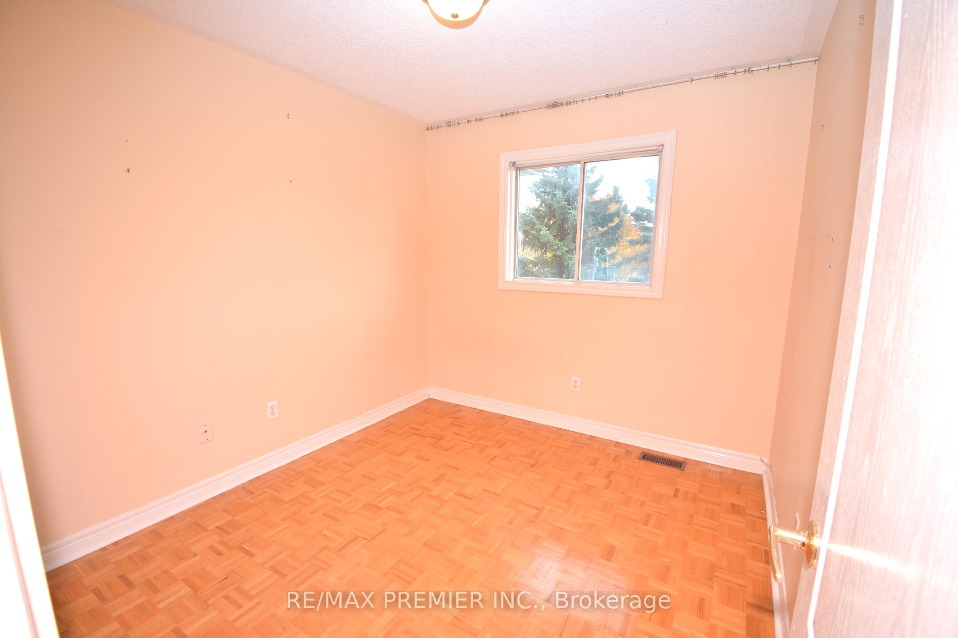 Photo 12 of 77 Stonebriar Drive, Vaughan, Maple — HOMEH
