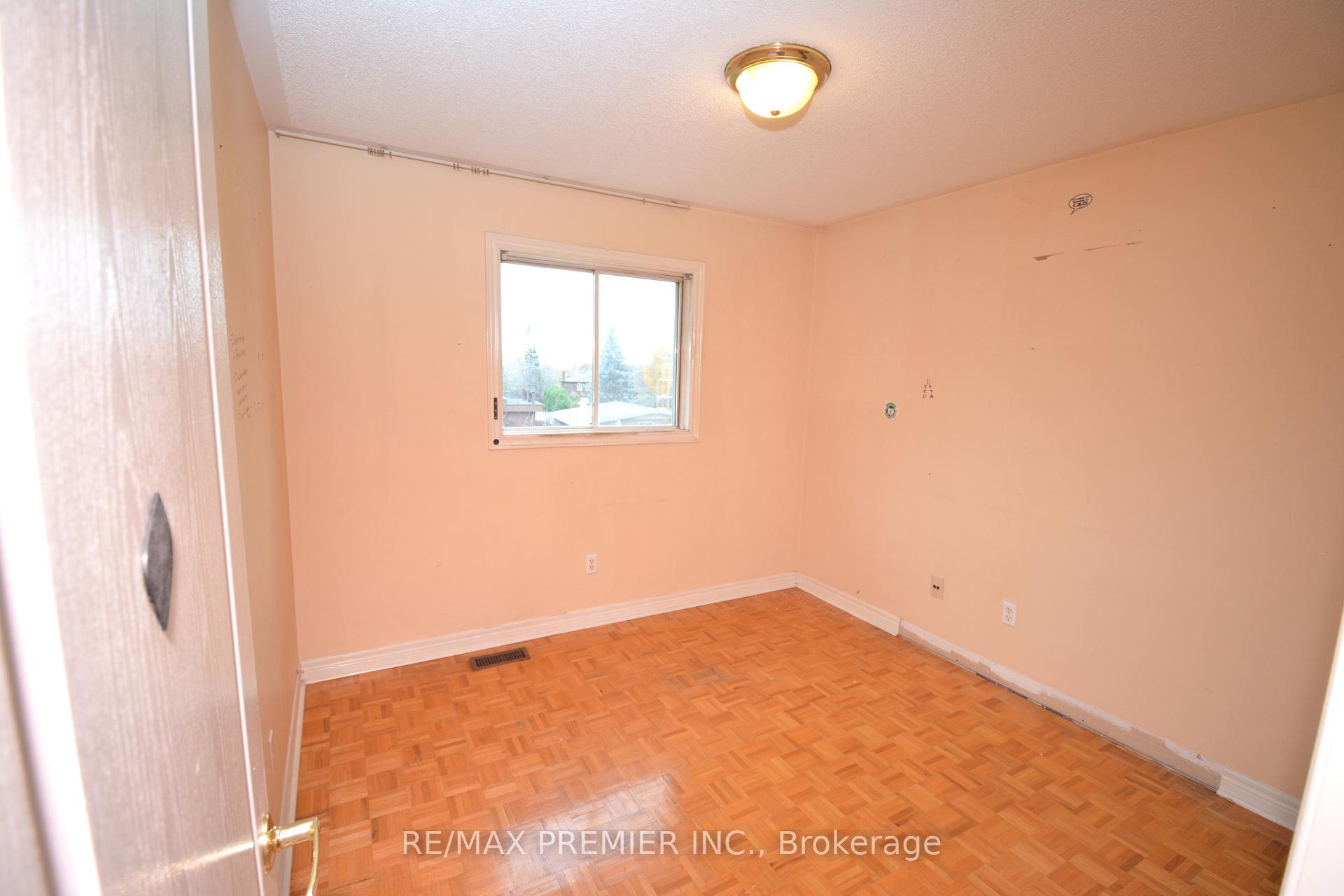 Photo 13 of 77 Stonebriar Drive, Vaughan, Maple — HOMEH