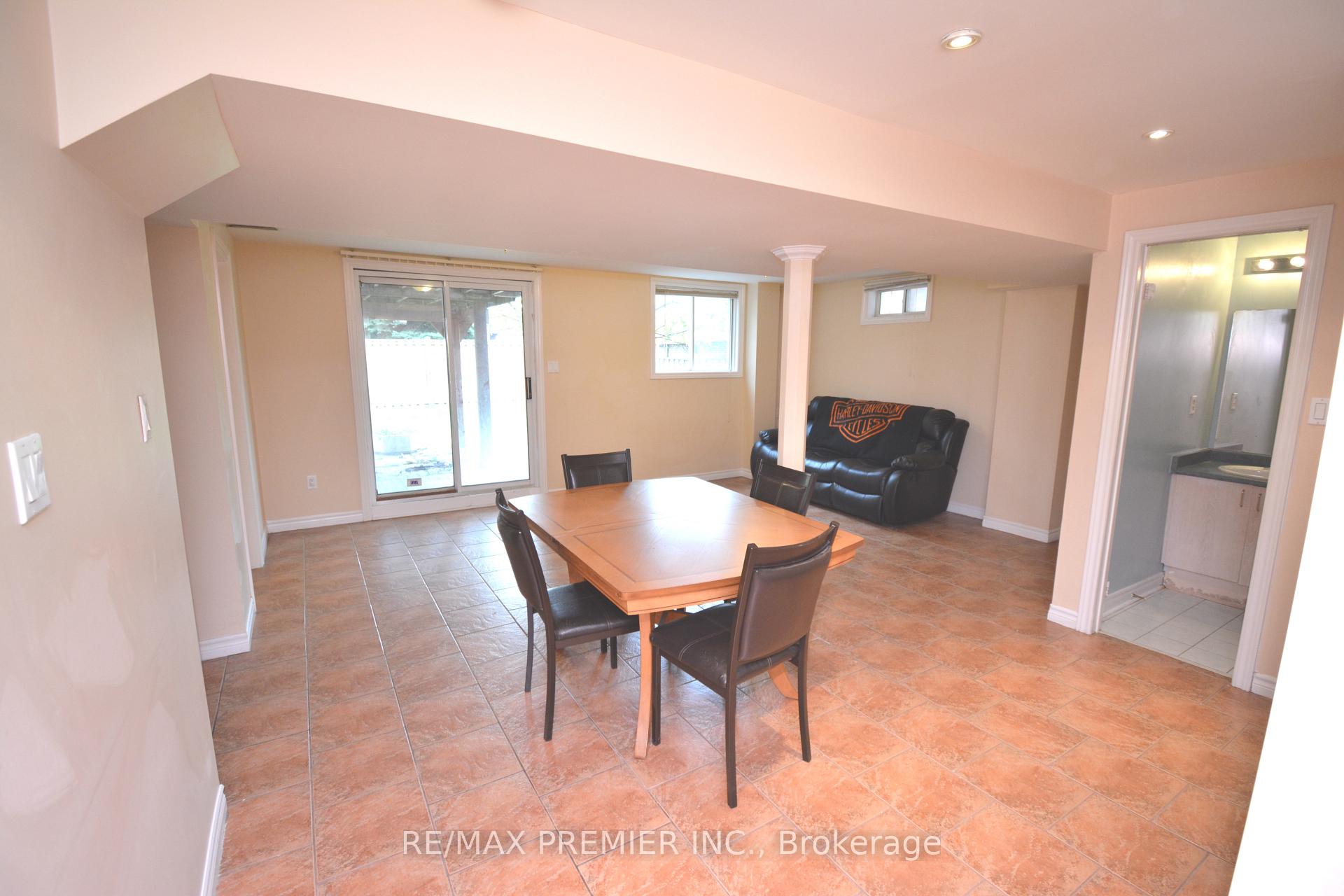 Photo 14 of 77 Stonebriar Drive, Vaughan, Maple — HOMEH