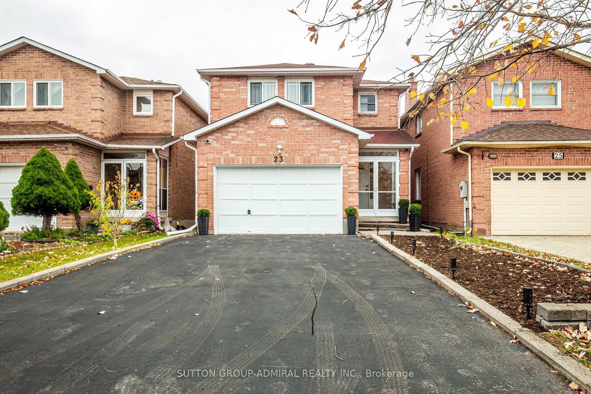 Photo 1 of 23 Millbank Court, Vaughan, Brownridge — HOMEH