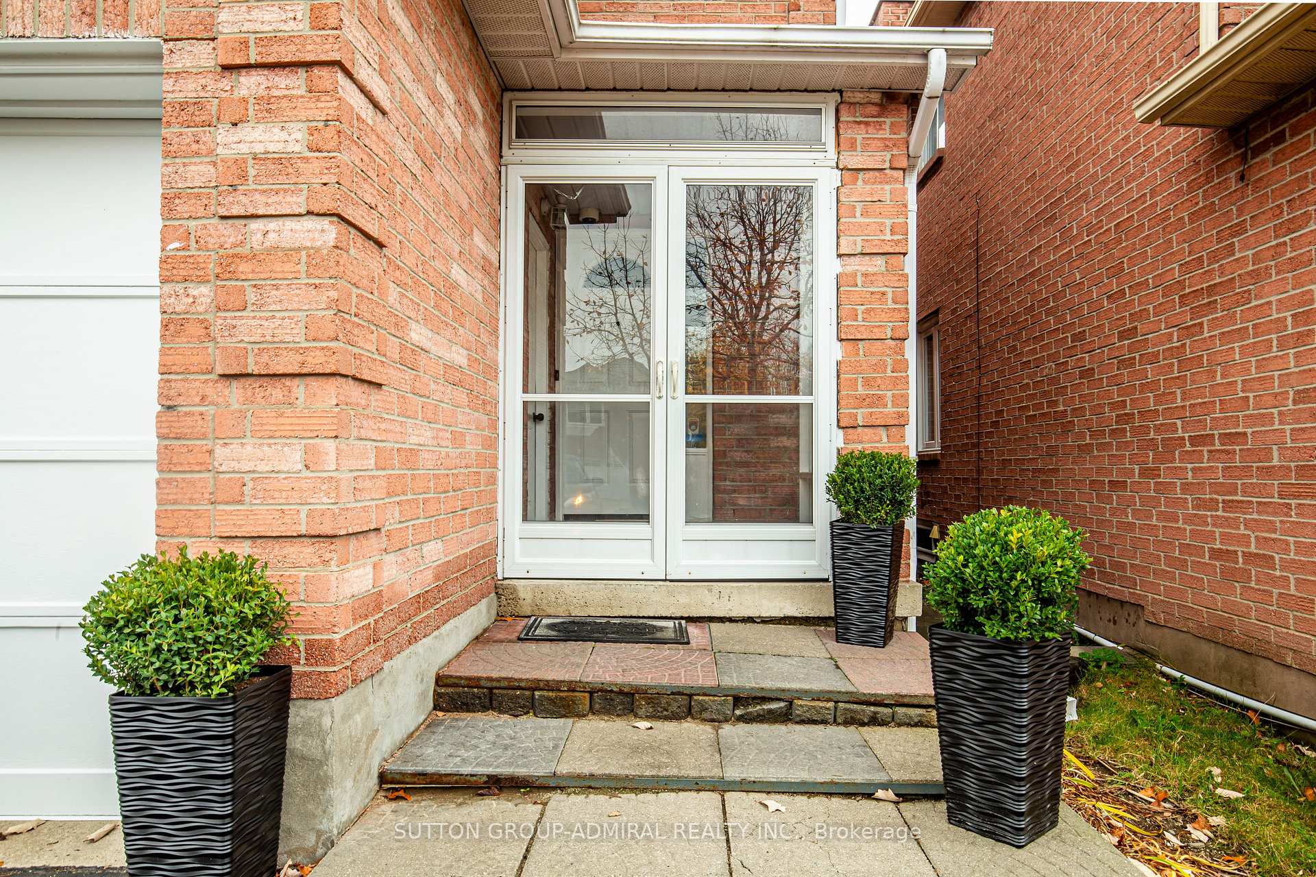 Photo 3 of 23 Millbank Court, Vaughan, Brownridge — HOMEH