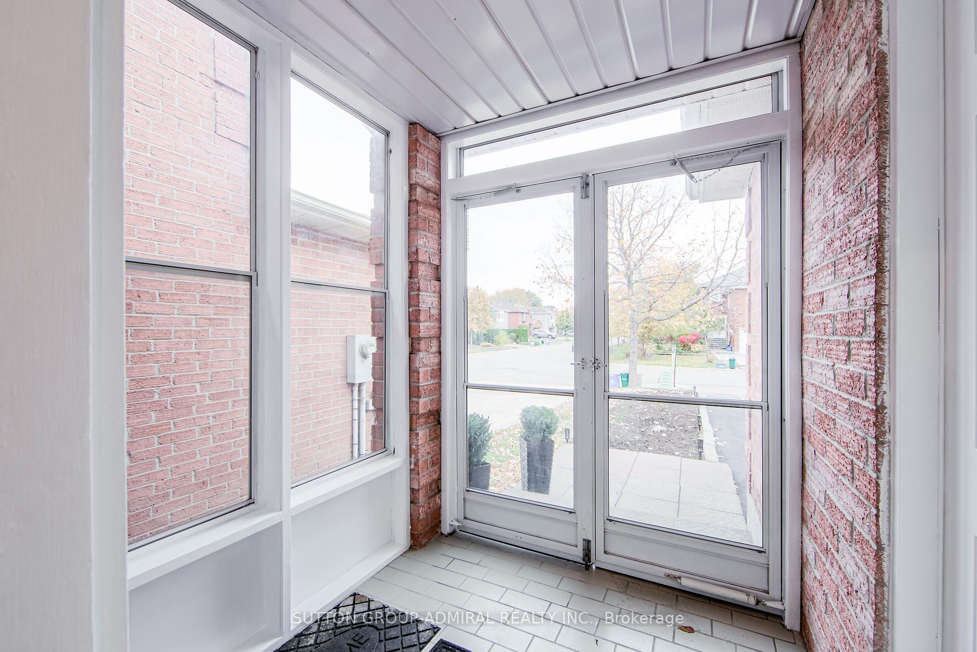 Photo 4 of 23 Millbank Court, Vaughan, Brownridge — HOMEH