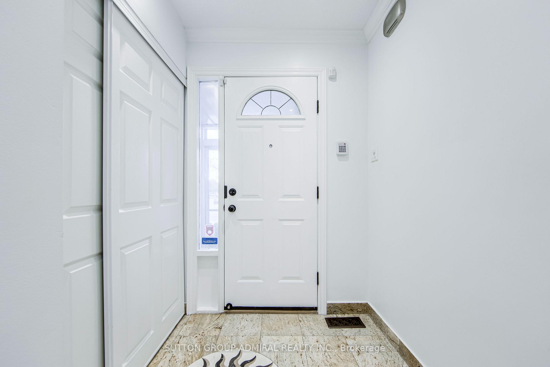 Photo 5 of 23 Millbank Court, Vaughan, Brownridge — HOMEH