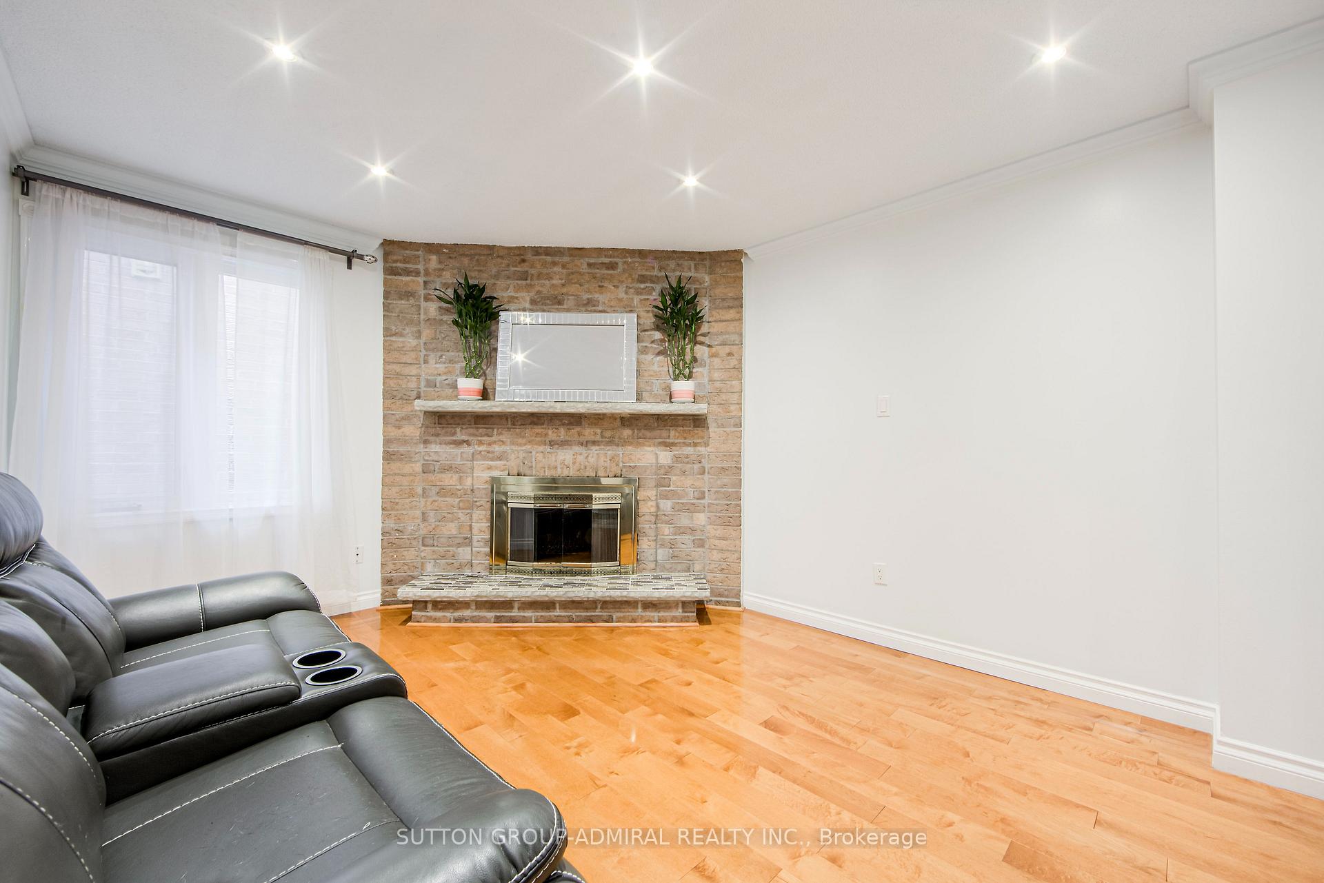Photo 7 of 23 Millbank Court, Vaughan, Brownridge — HOMEH