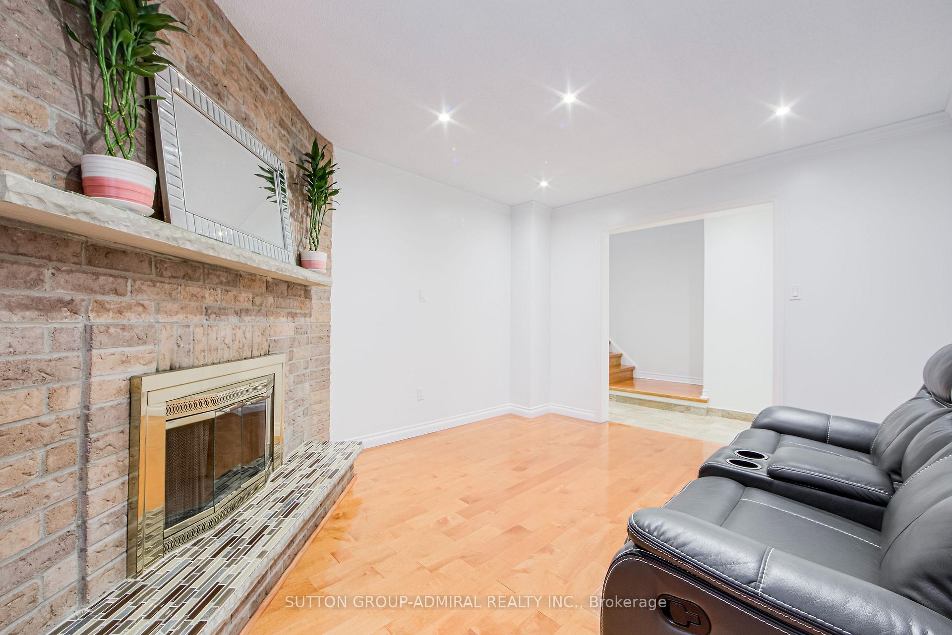 Photo 8 of 23 Millbank Court, Vaughan, Brownridge — HOMEH