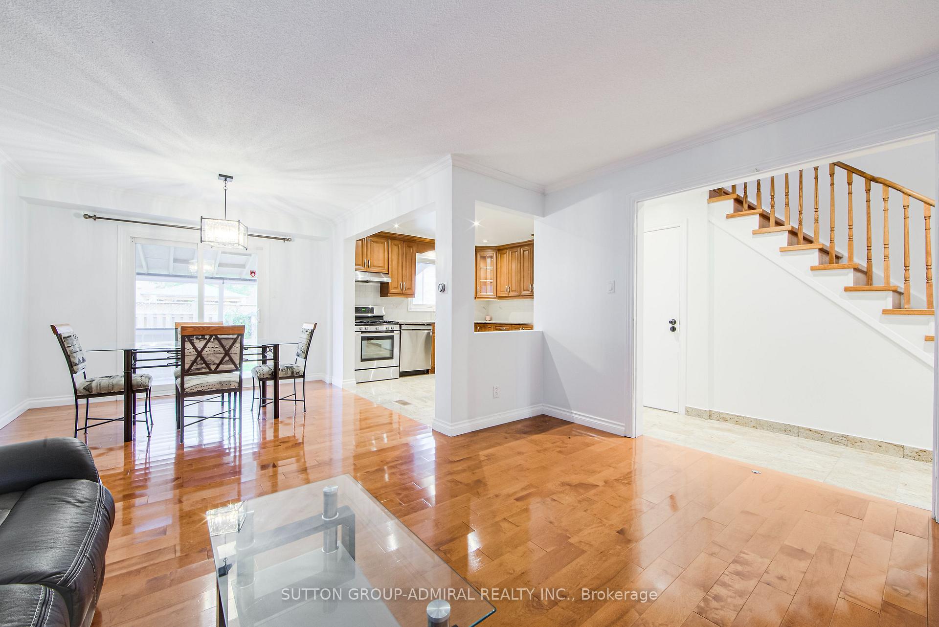 Photo 10 of 23 Millbank Court, Vaughan, Brownridge — HOMEH