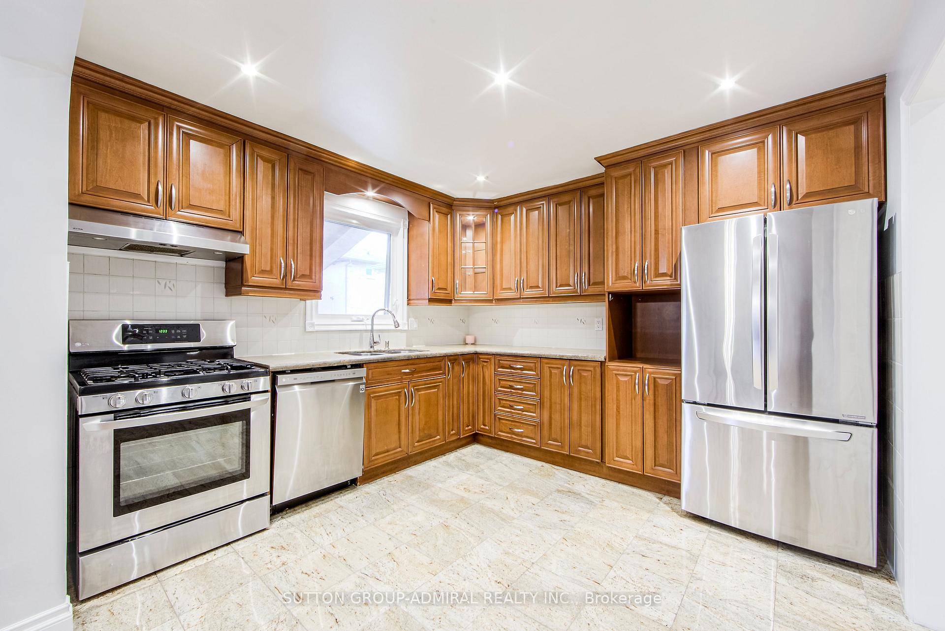 Photo 12 of 23 Millbank Court, Vaughan, Brownridge — HOMEH