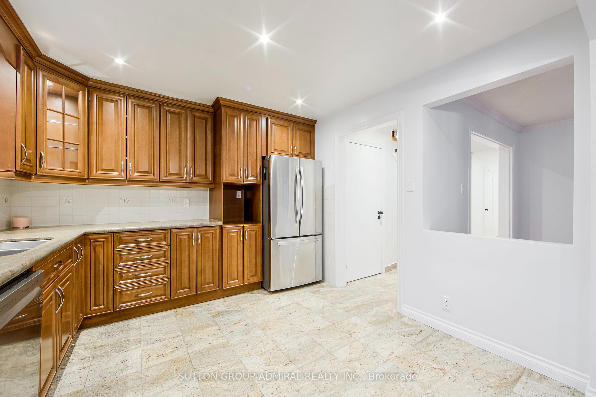Photo 13 of 23 Millbank Court, Vaughan, Brownridge — HOMEH