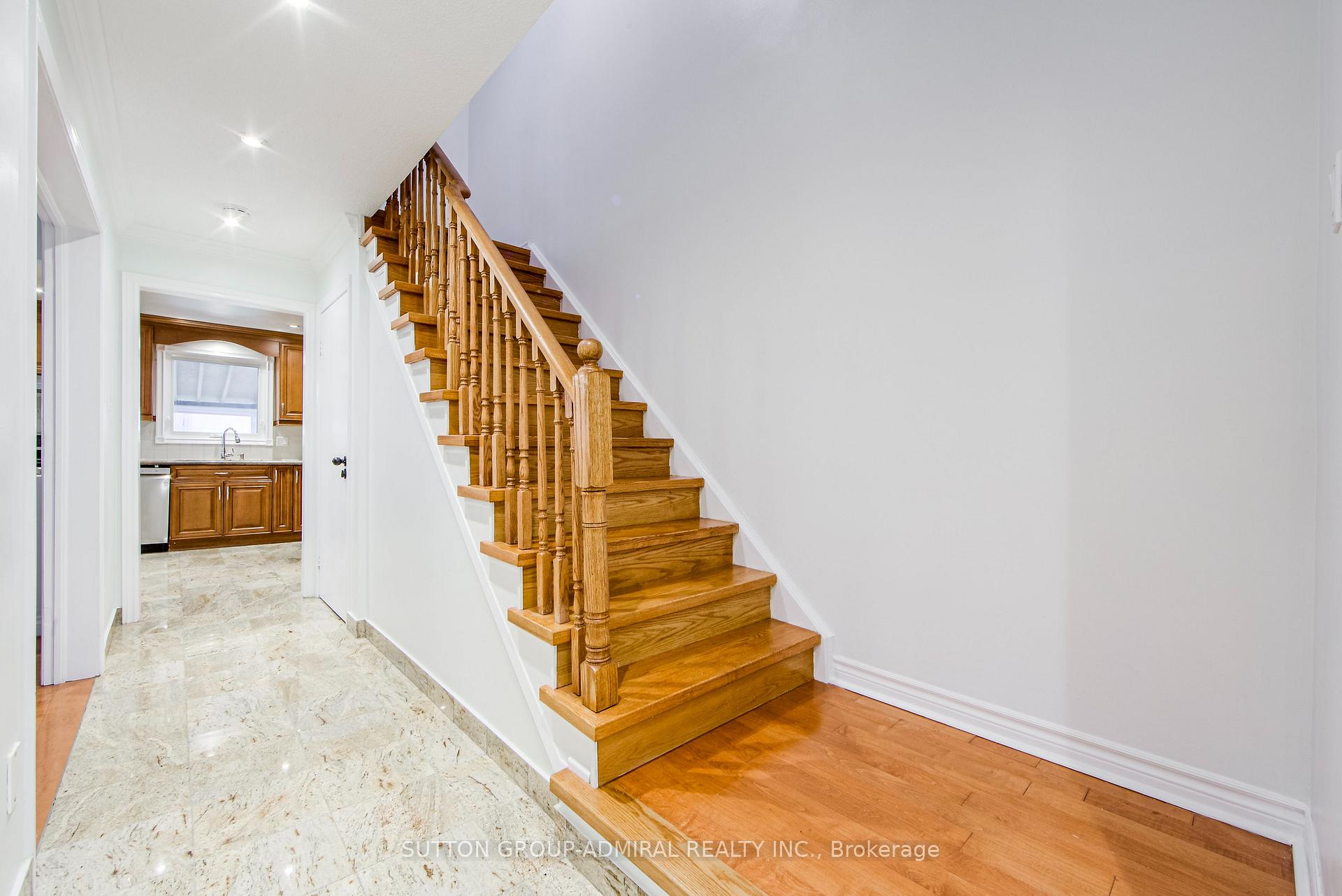 Photo 15 of 23 Millbank Court, Vaughan, Brownridge — HOMEH