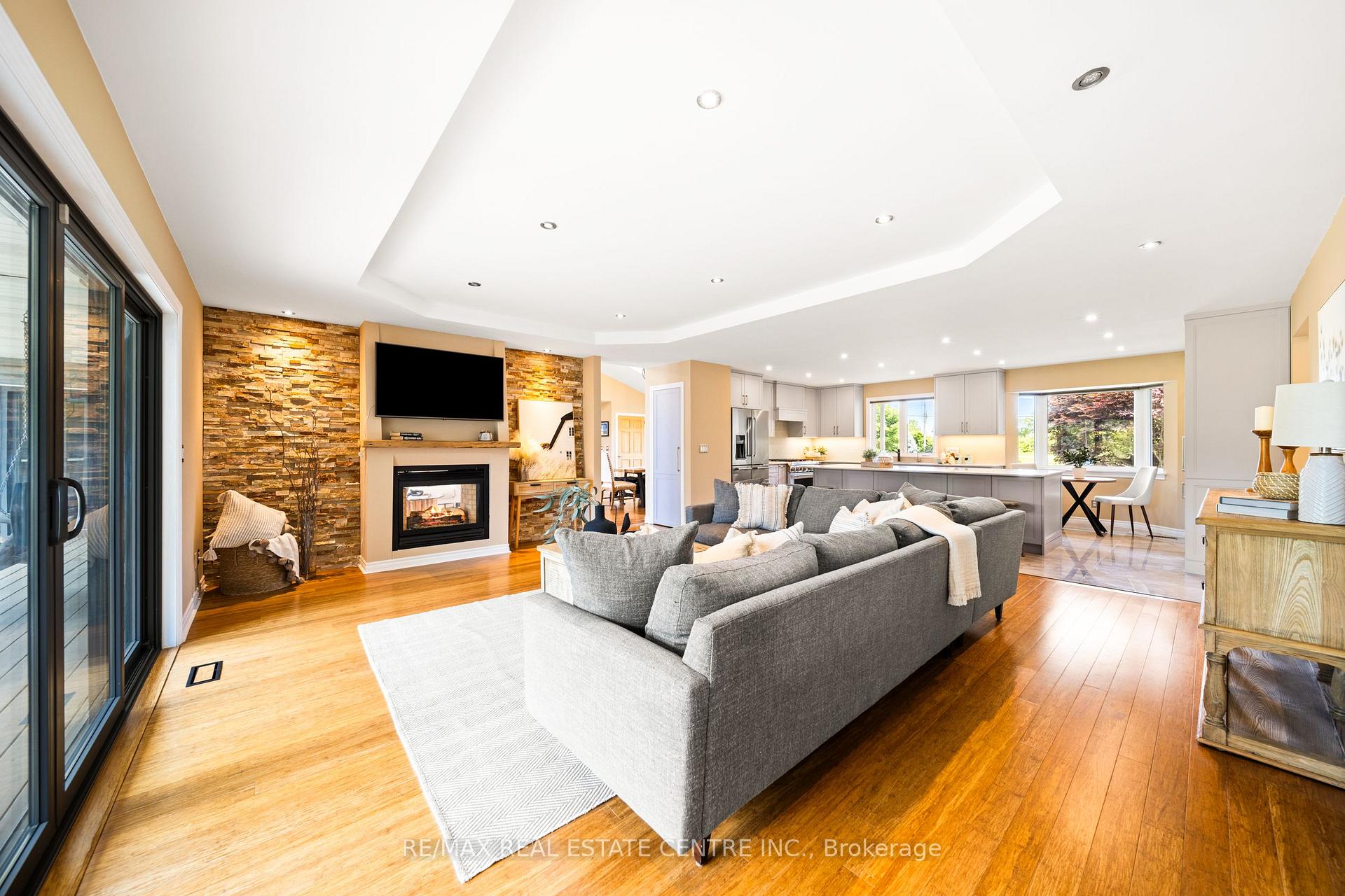 Photo 3 of 399 Old Brock Road, Hamilton, Greensville — HOMEH