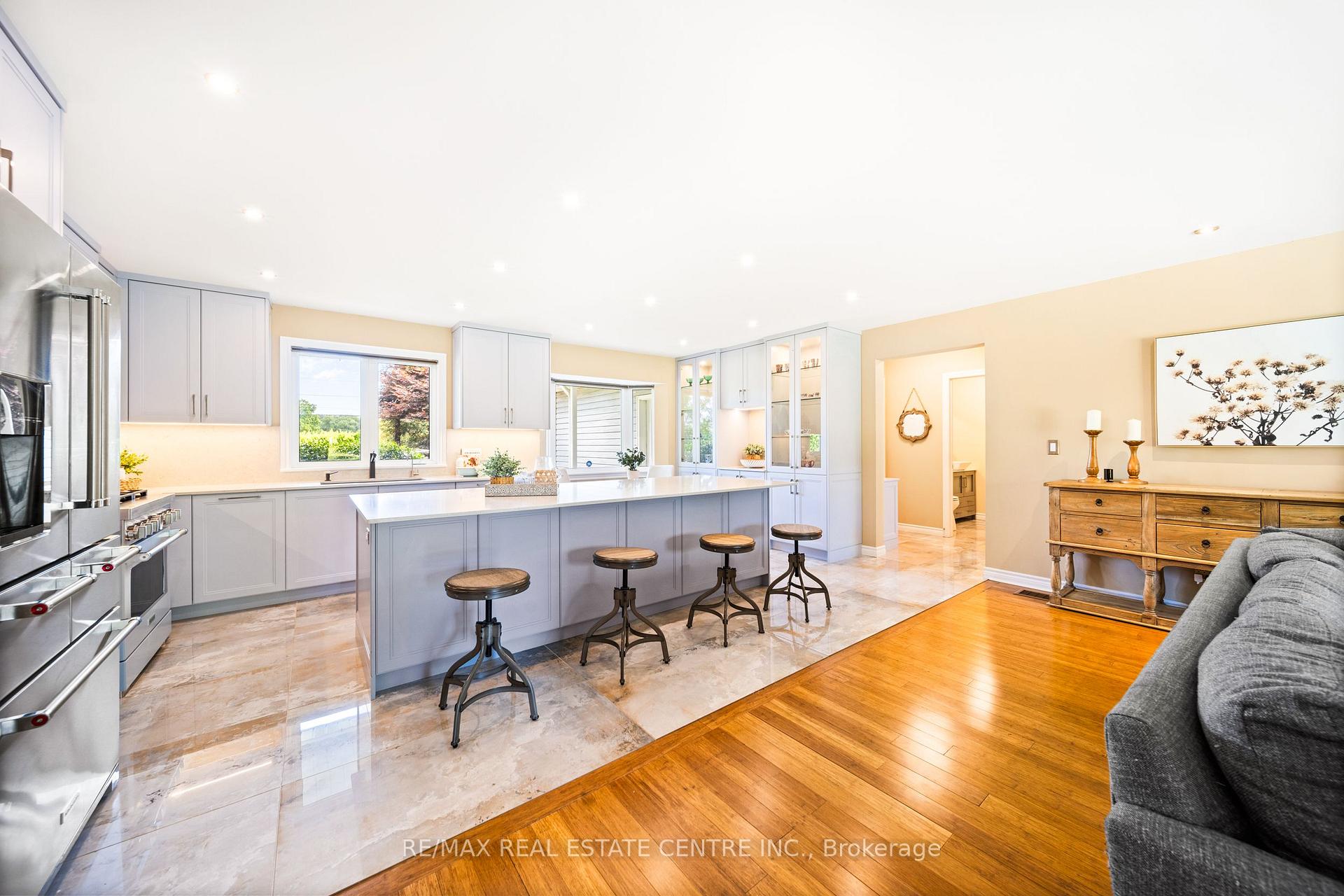 Photo 4 of 399 Old Brock Road, Hamilton, Greensville — HOMEH