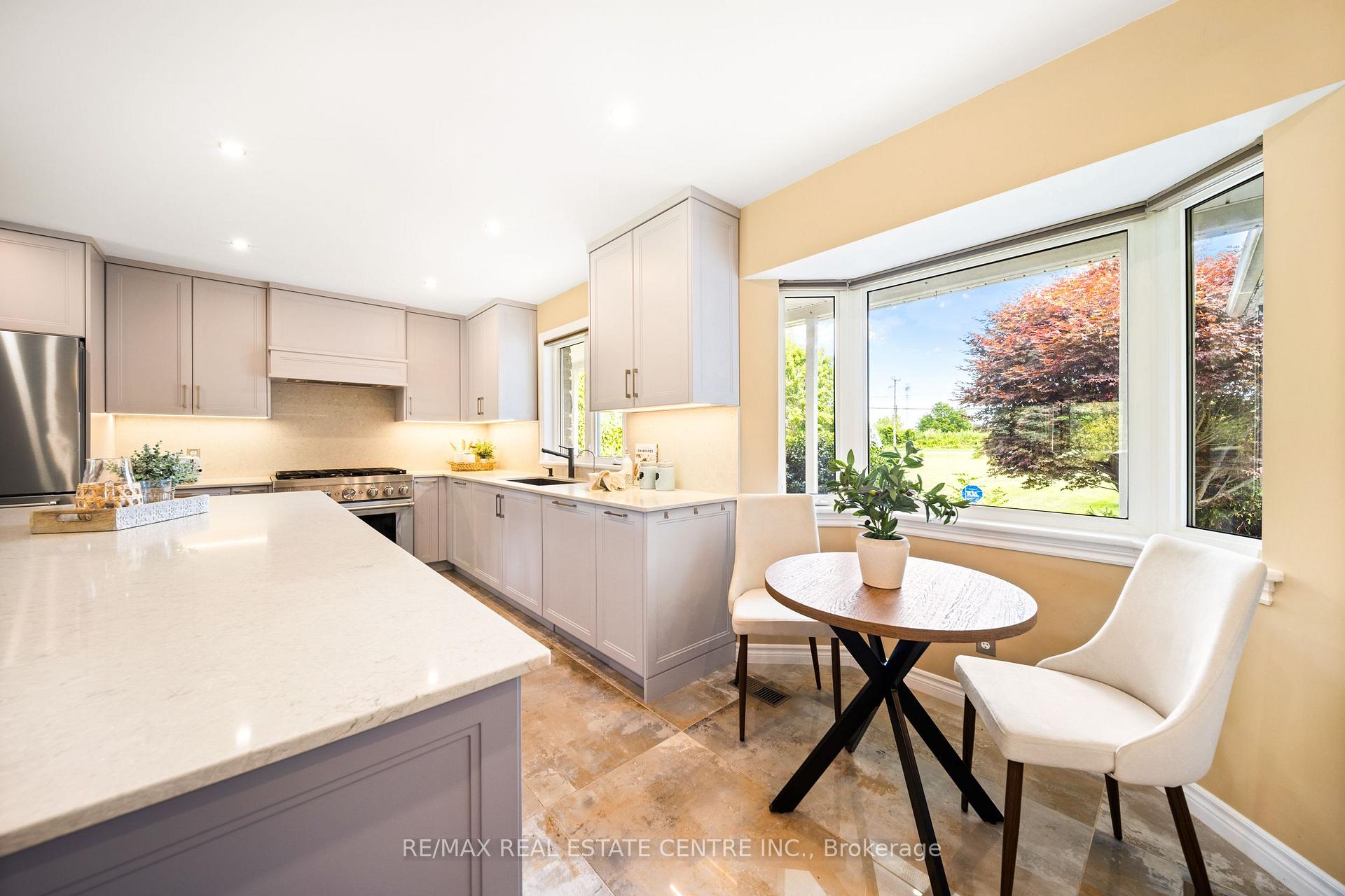 Photo 8 of 399 Old Brock Road, Hamilton, Greensville — HOMEH