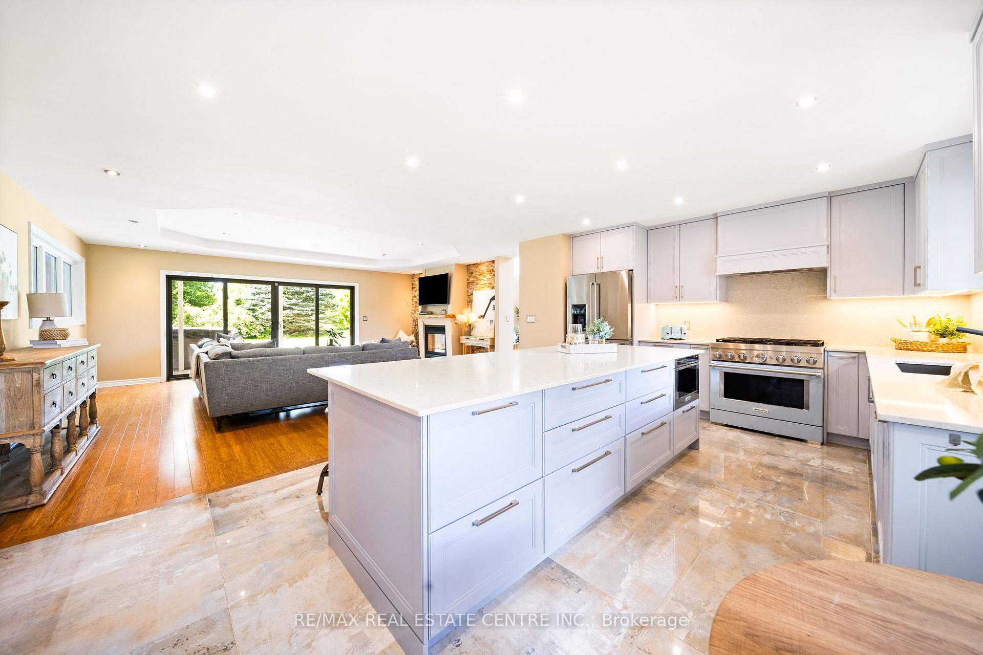 Photo 9 of 399 Old Brock Road, Hamilton, Greensville — HOMEH