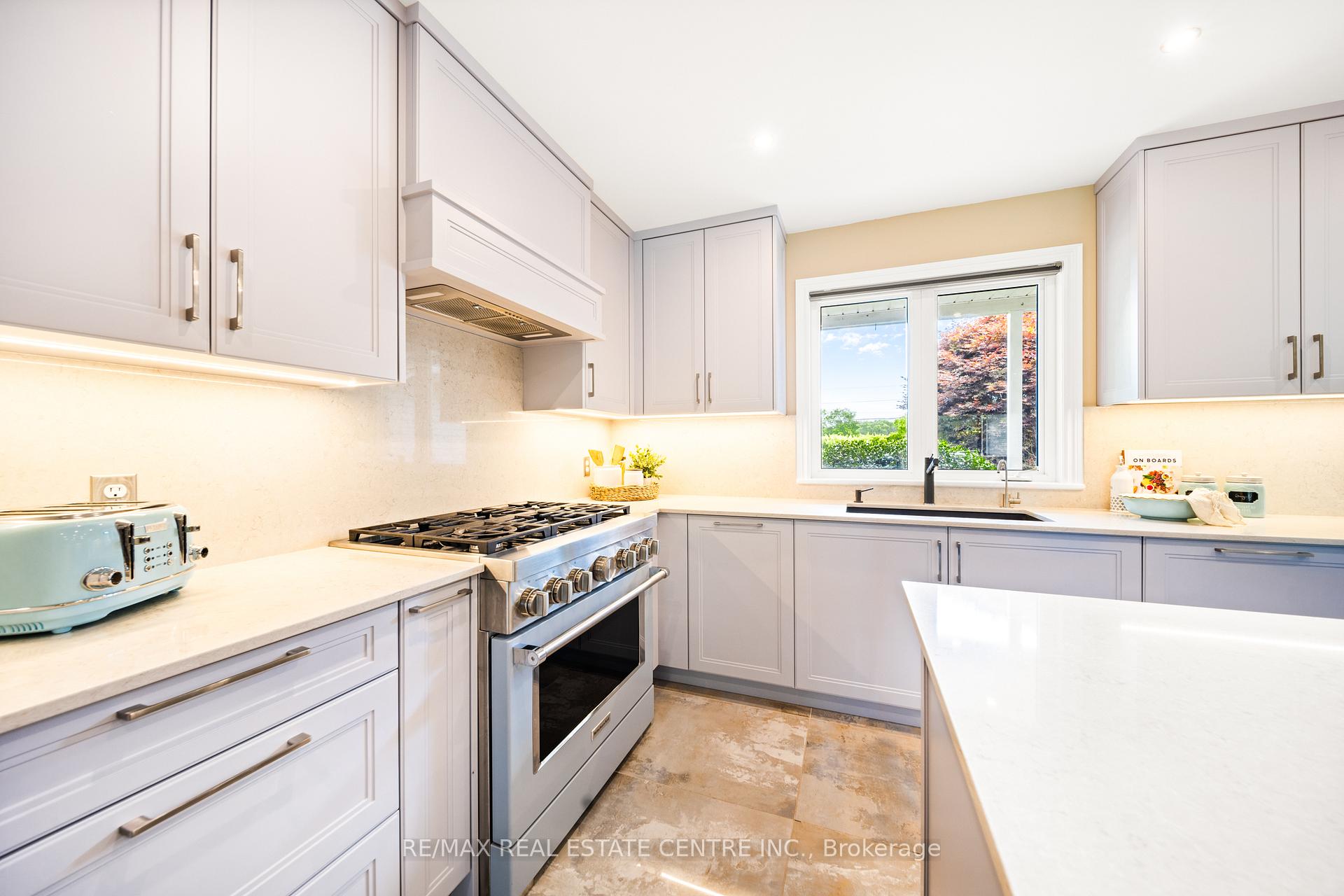 Photo 10 of 399 Old Brock Road, Hamilton, Greensville — HOMEH