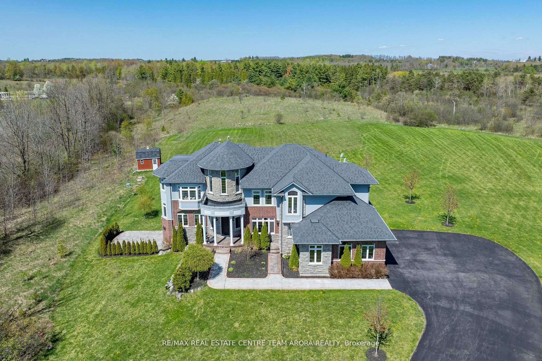 Front of 100 Chesswood Trail