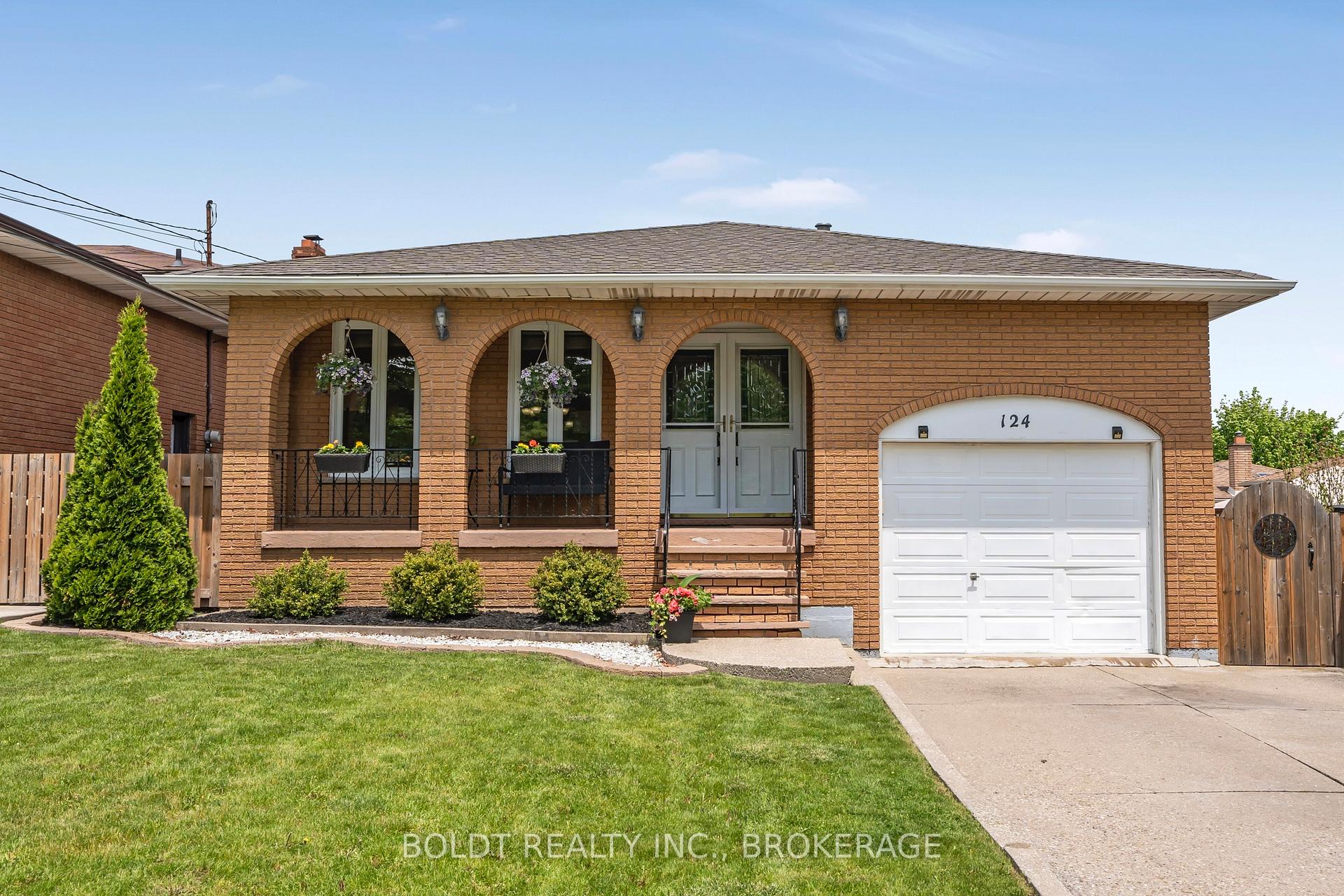 Photo 1 of 124 Quaker Crescent, Hamilton, Quinndale — HOMEH