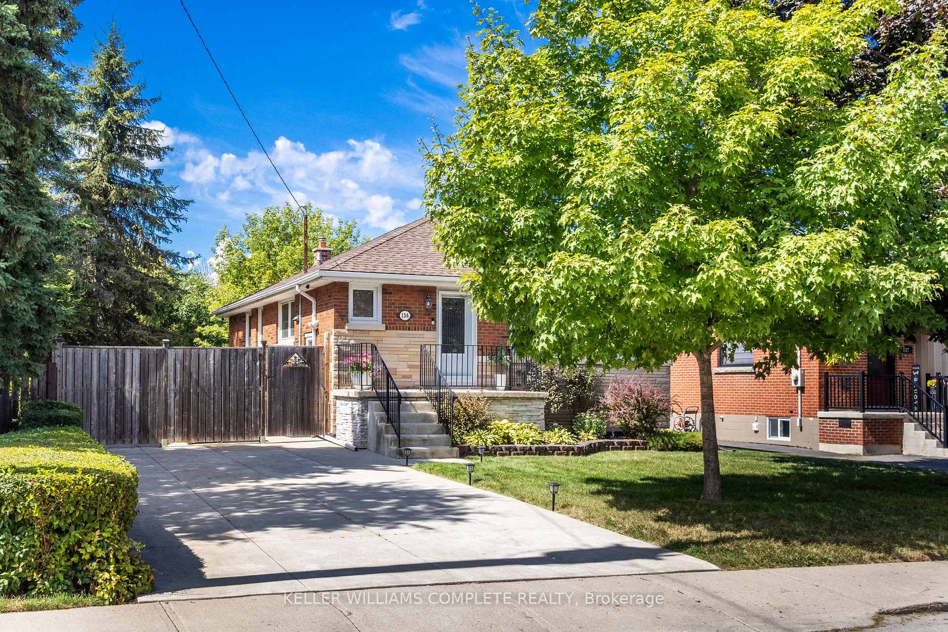 Photo 3 of 136 West 24th Street, Hamilton, Westcliffe — HOMEH