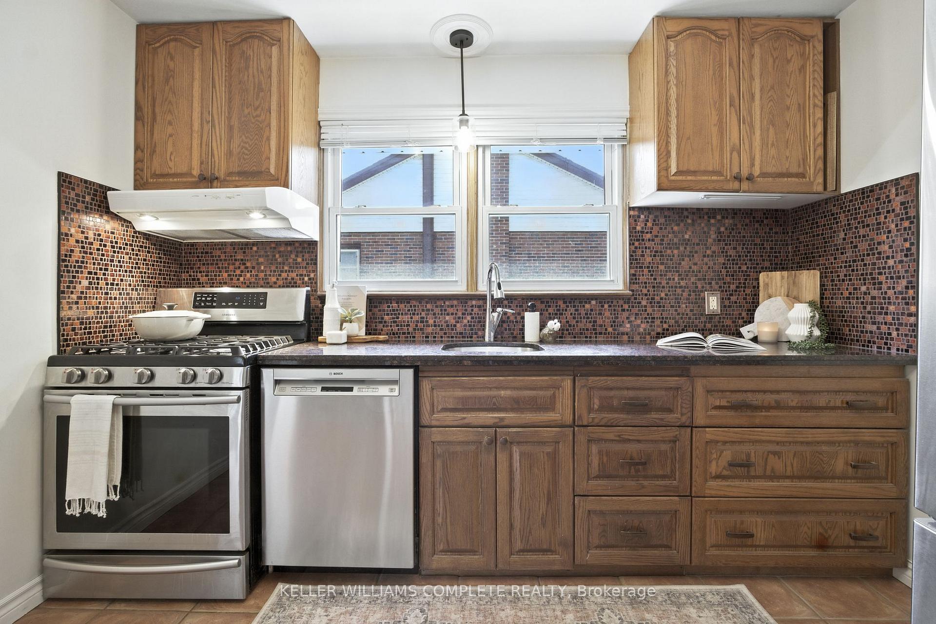 Photo 13 of 136 West 24th Street, Hamilton, Westcliffe — HOMEH