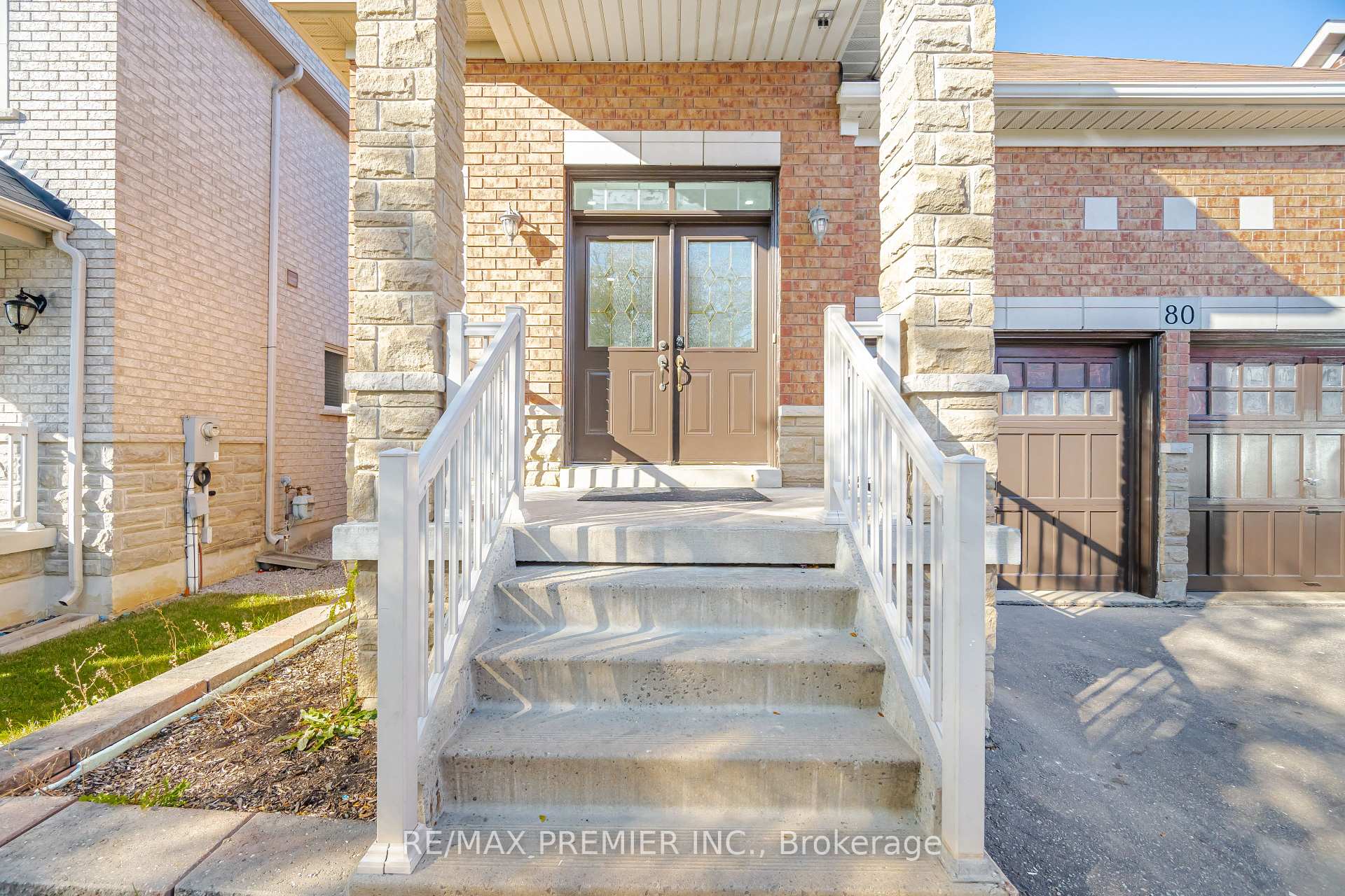 Photo 2 of 80 Heathcliffe Drive, Vaughan, Vellore Village — HOMEH