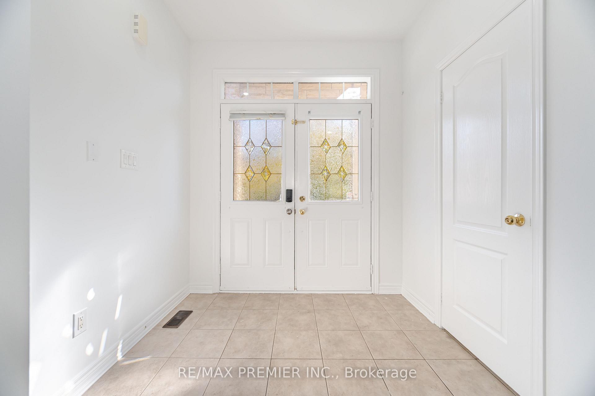 Photo 3 of 80 Heathcliffe Drive, Vaughan, Vellore Village — HOMEH