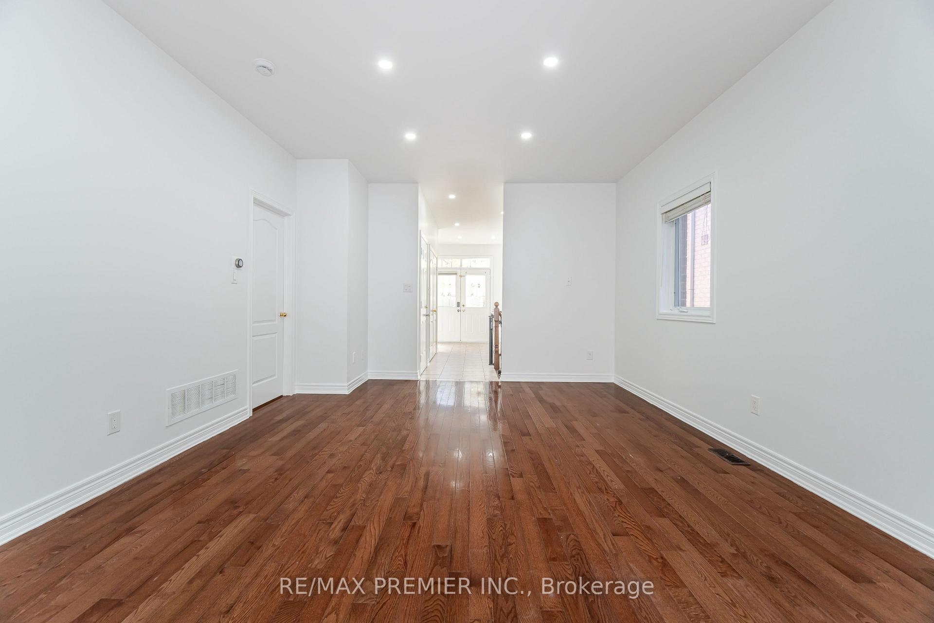 Photo 4 of 80 Heathcliffe Drive, Vaughan, Vellore Village — HOMEH