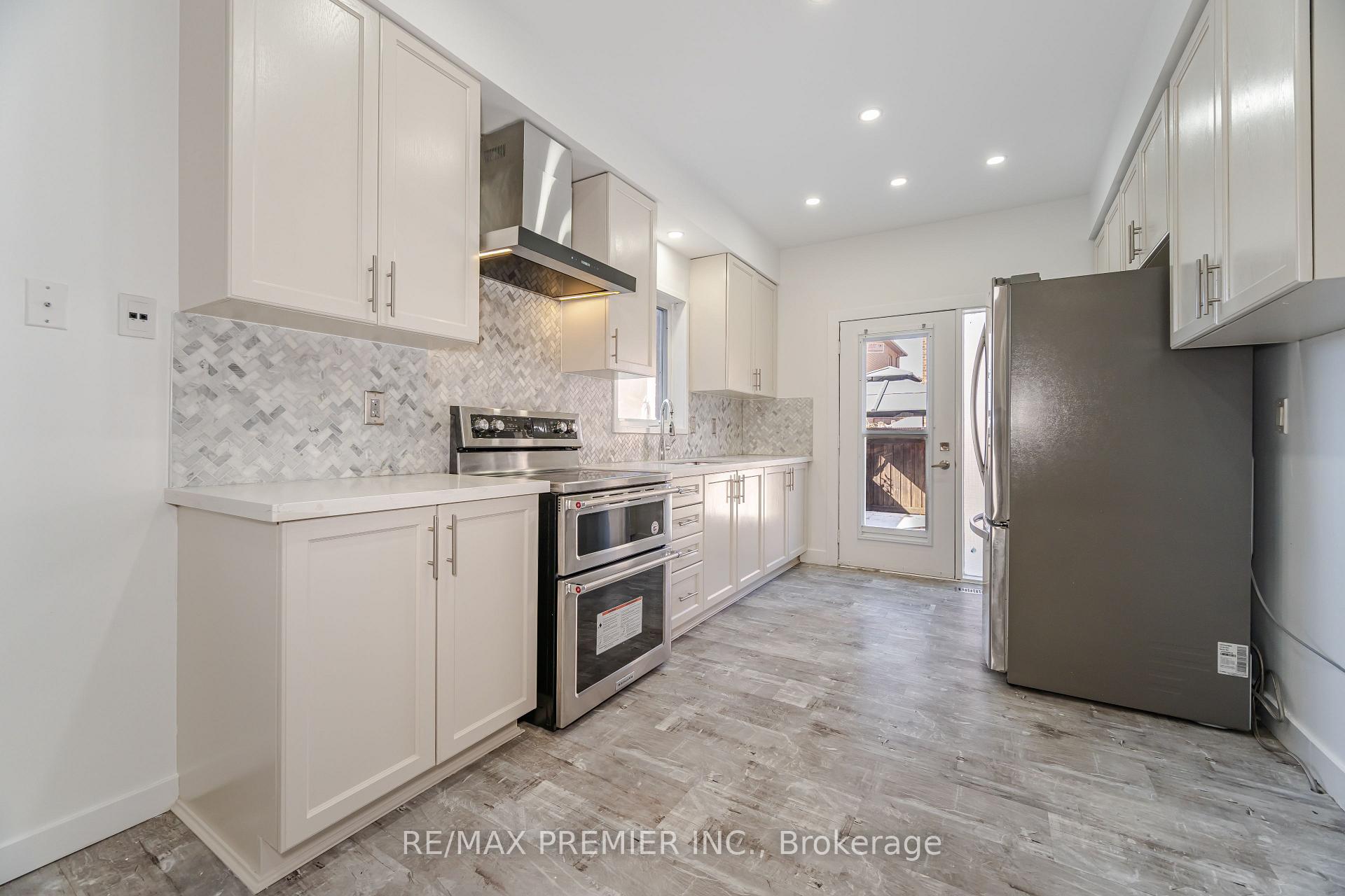 Photo 10 of 80 Heathcliffe Drive, Vaughan, Vellore Village — HOMEH