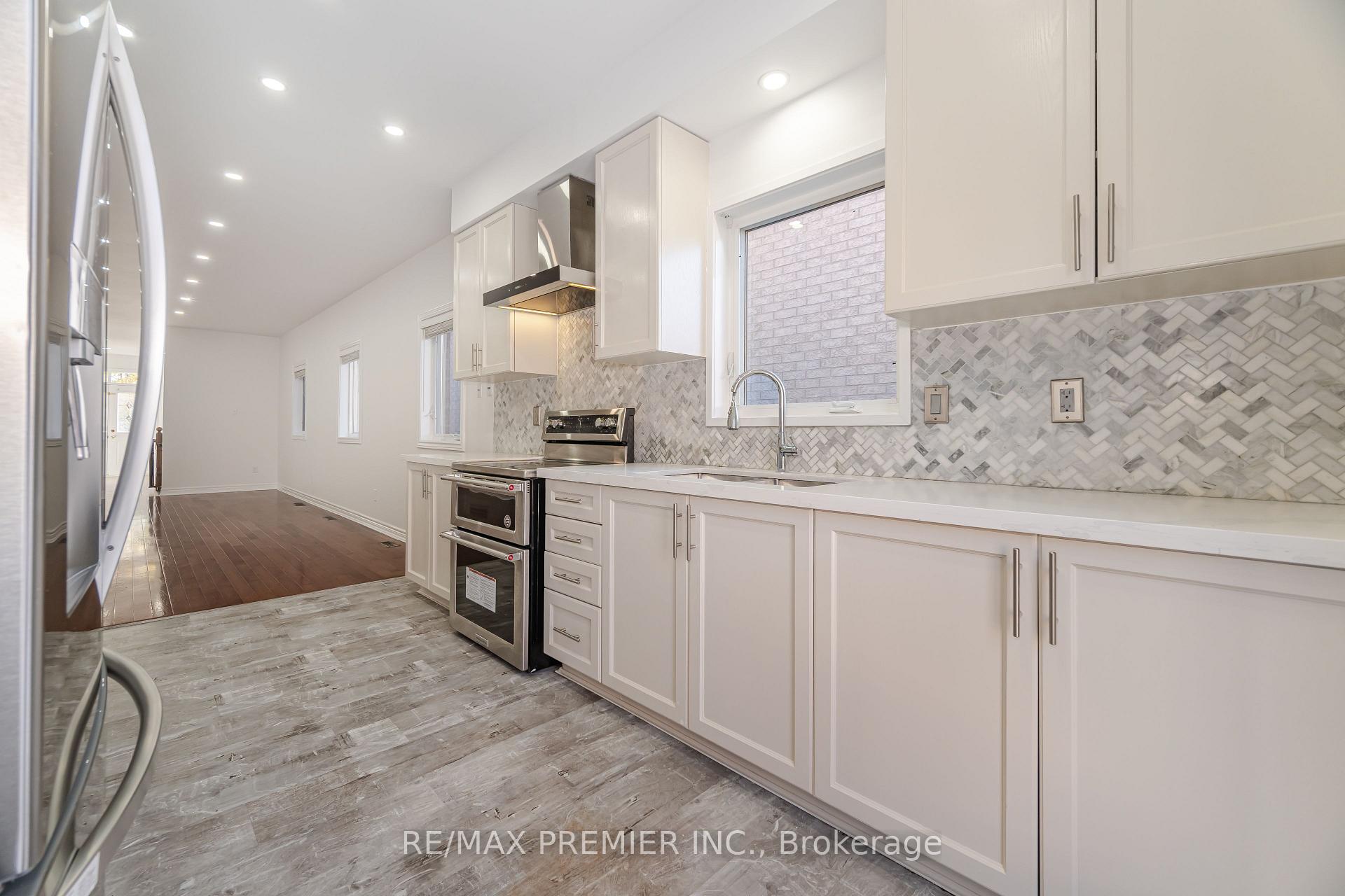 Photo 12 of 80 Heathcliffe Drive, Vaughan, Vellore Village — HOMEH