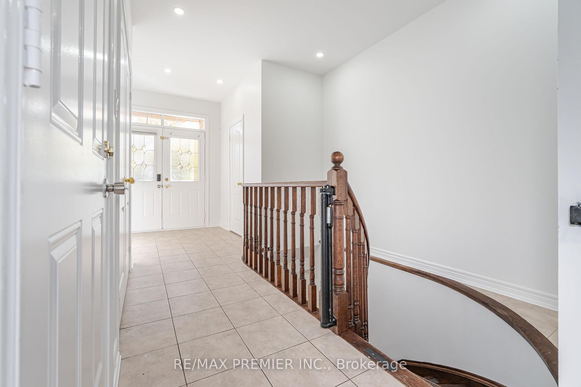 Photo 13 of 80 Heathcliffe Drive, Vaughan, Vellore Village — HOMEH
