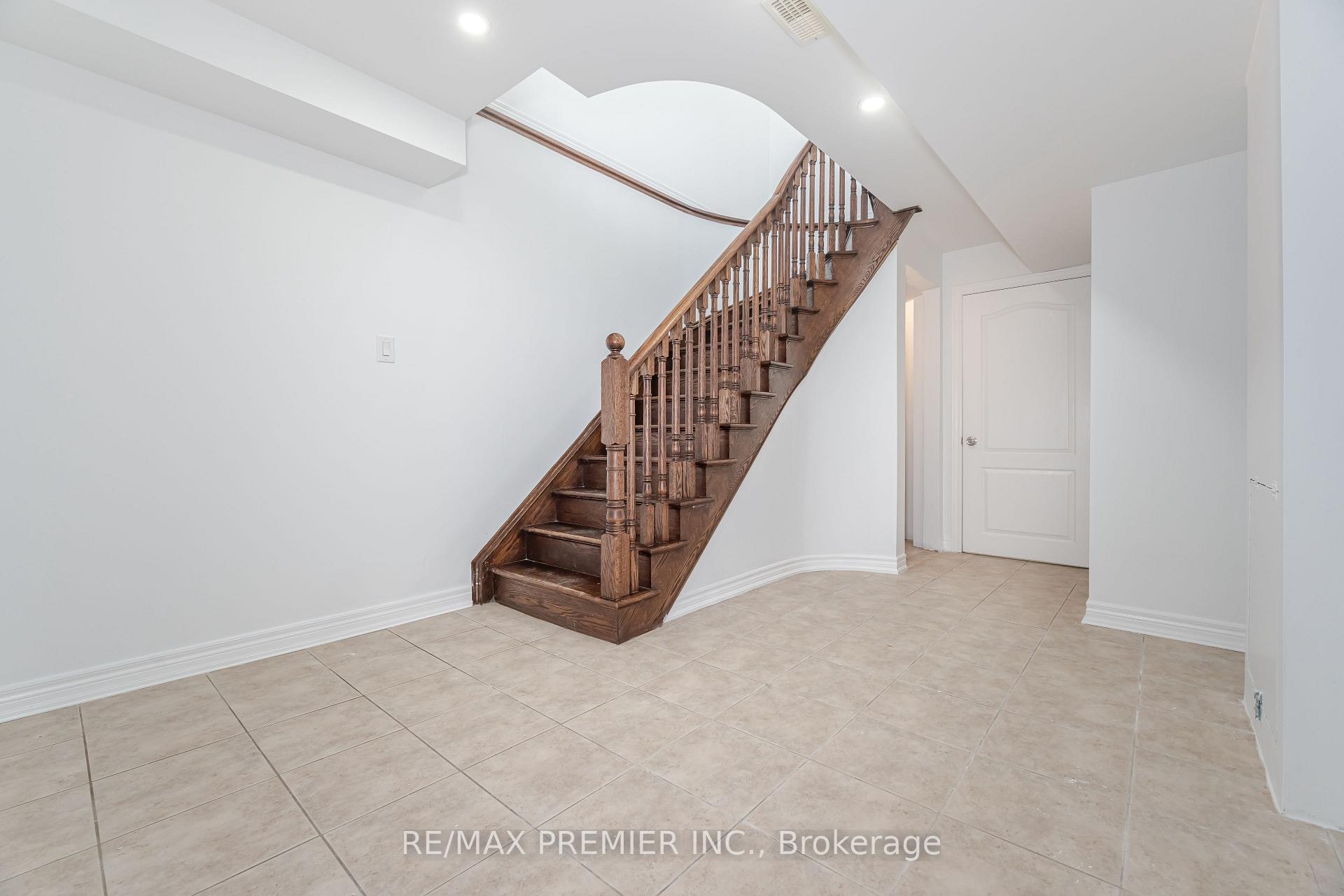Photo 23 of 80 Heathcliffe Drive, Vaughan, Vellore Village — HOMEH
