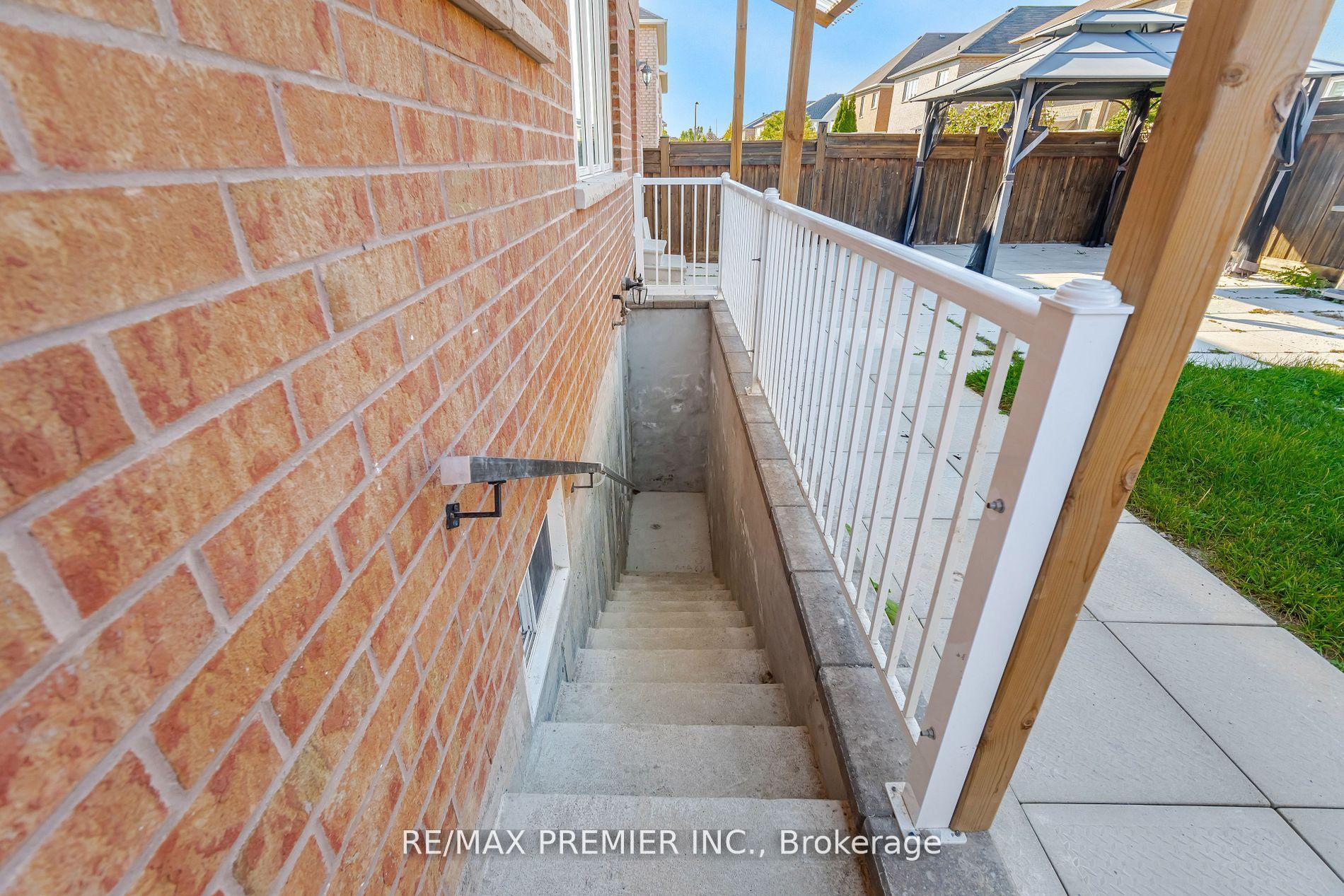 Photo 35 of 80 Heathcliffe Drive, Vaughan, Vellore Village — HOMEH