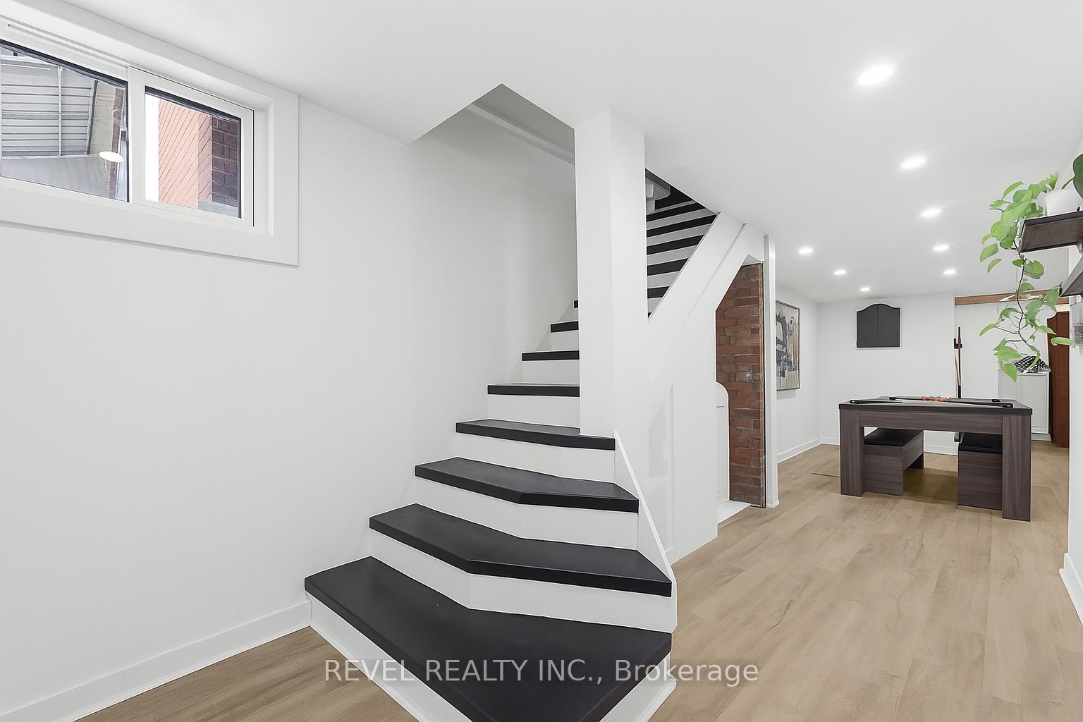 Photo 27 of 380 Macnab Street N, Hamilton, North End — HOMEH