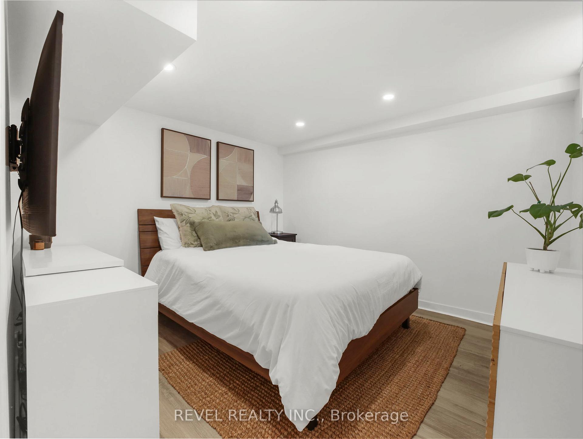 Photo 33 of 380 Macnab Street N, Hamilton, North End — HOMEH