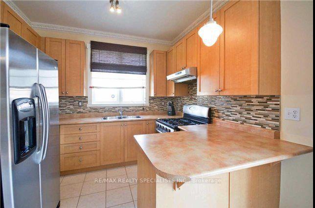 Photo 5 of Unit MAIN&2ND FLOOR, 138 Southlake Boulevard, Brampton, Madoc — HOMEH