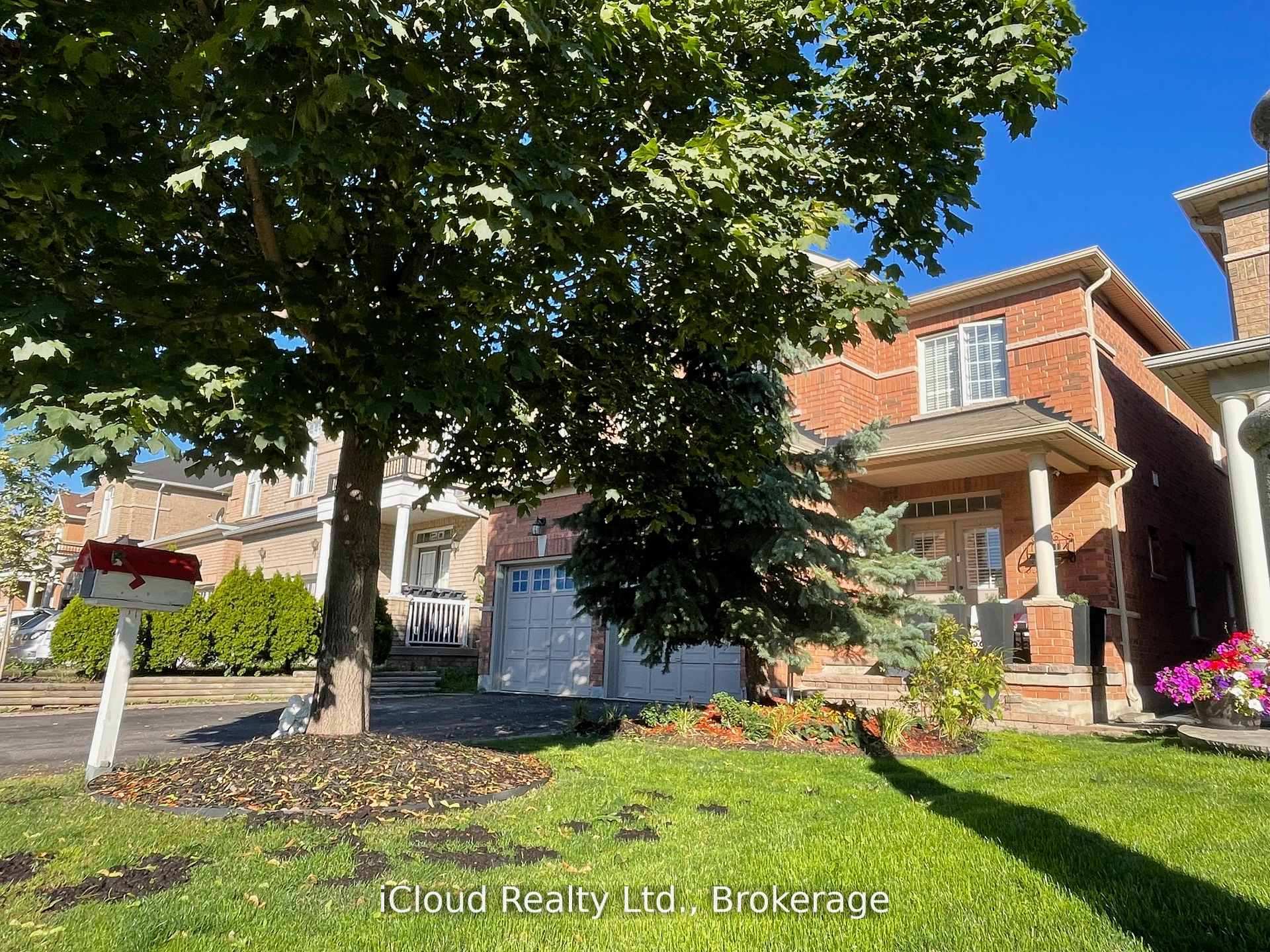Photo 2 of 22 Fallgate Drive, Brampton, Credit Valley — HOMEH