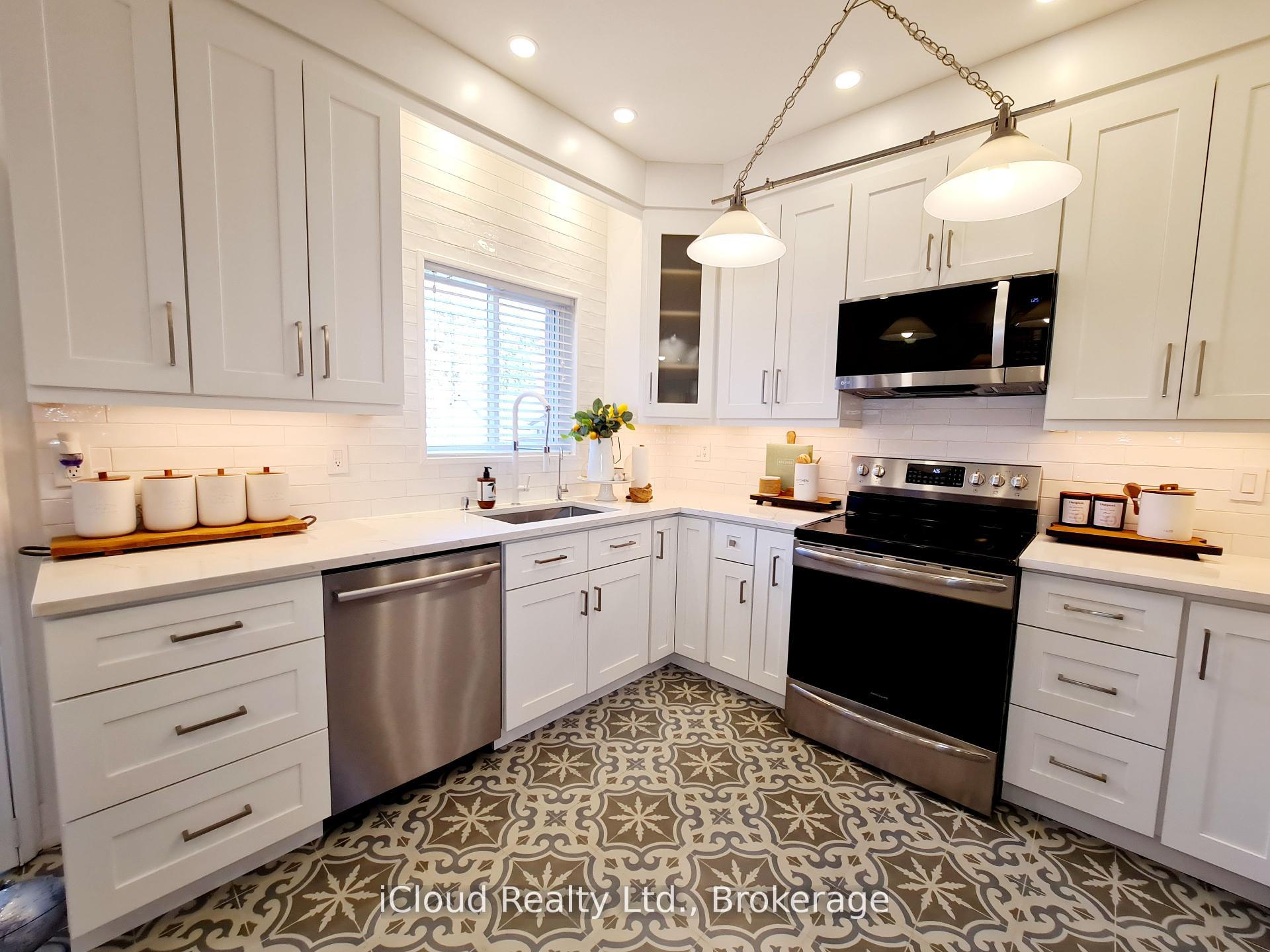 Photo 7 of 22 Fallgate Drive, Brampton, Credit Valley — HOMEH